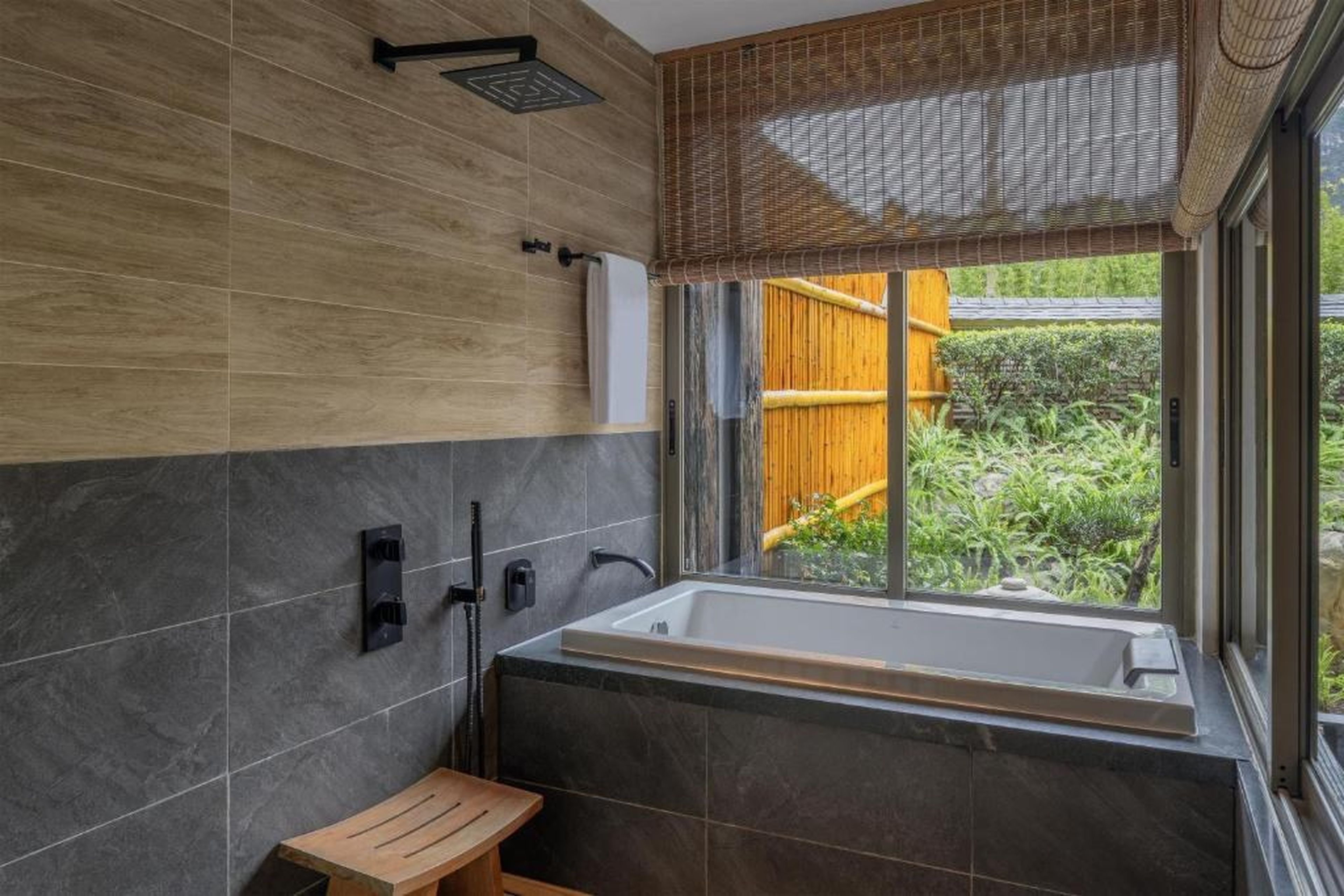 Hilton Quang Hanh Onsen Resort - Hình 50