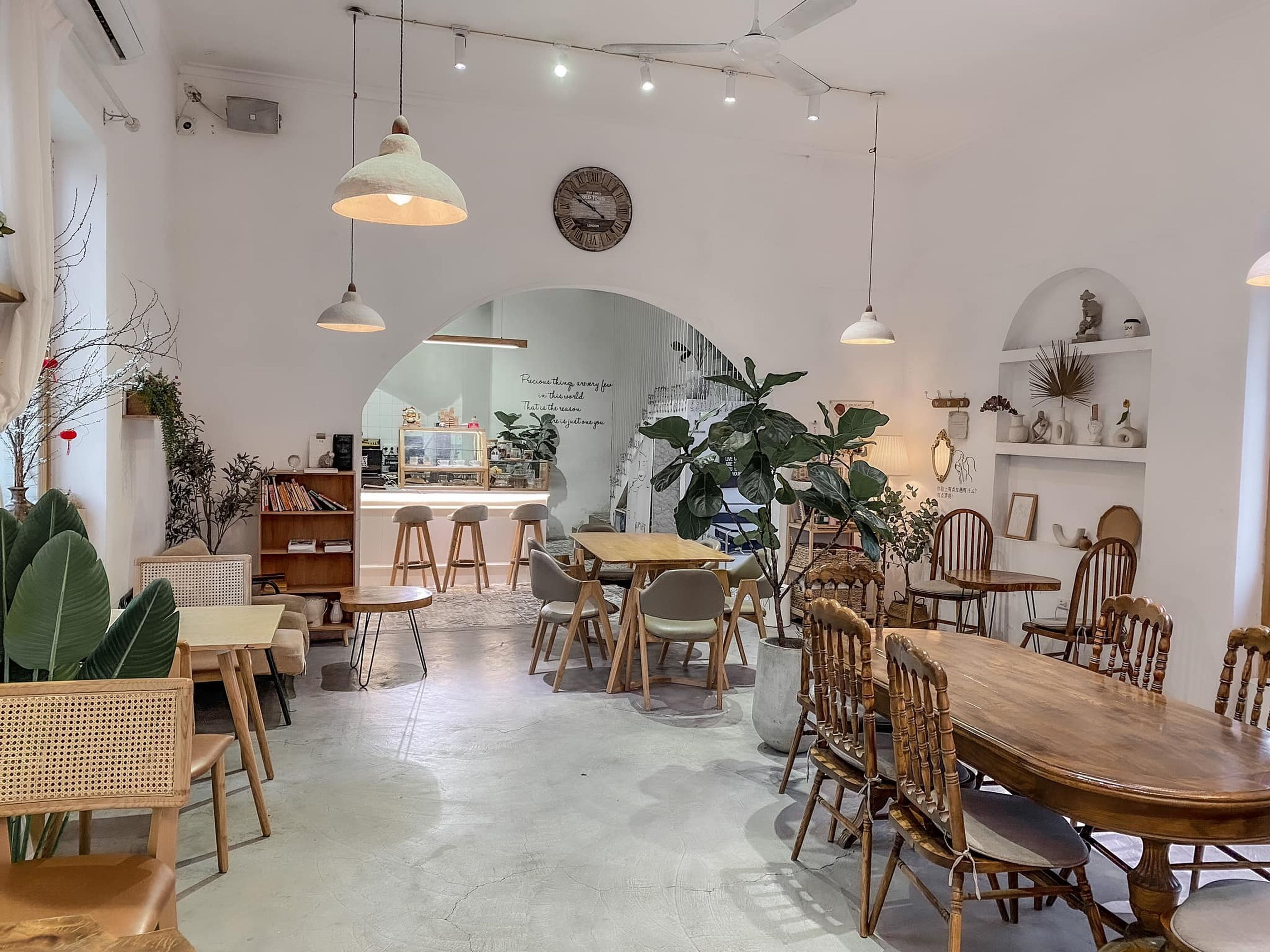 Top 8 Cafés in Ha Long with Stunning Instagrammable Corners - Hình 12