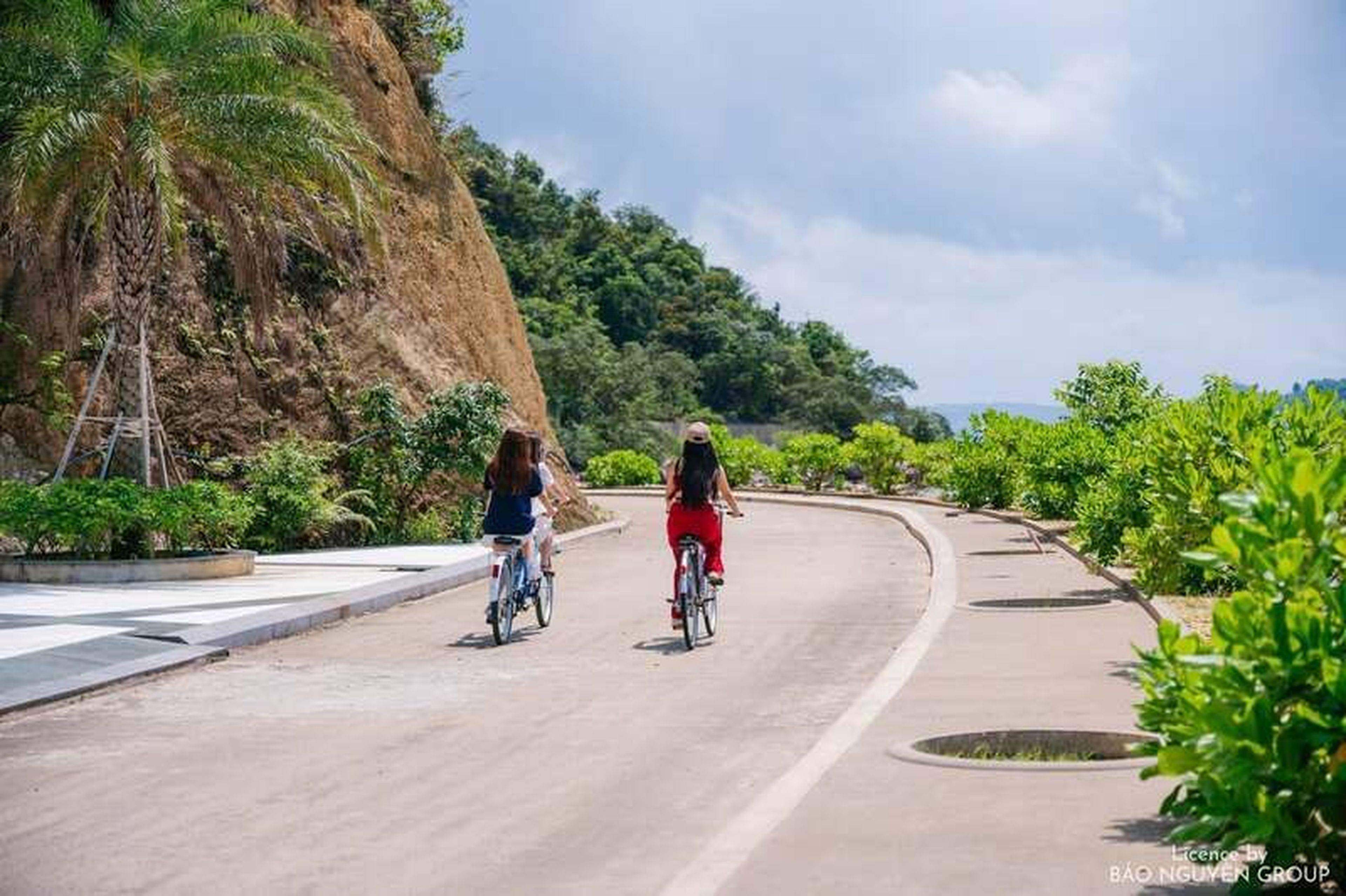 Đảo Đá Dựng, viên ngọc thô giữa lòng Quảng Ninh - Hình 2