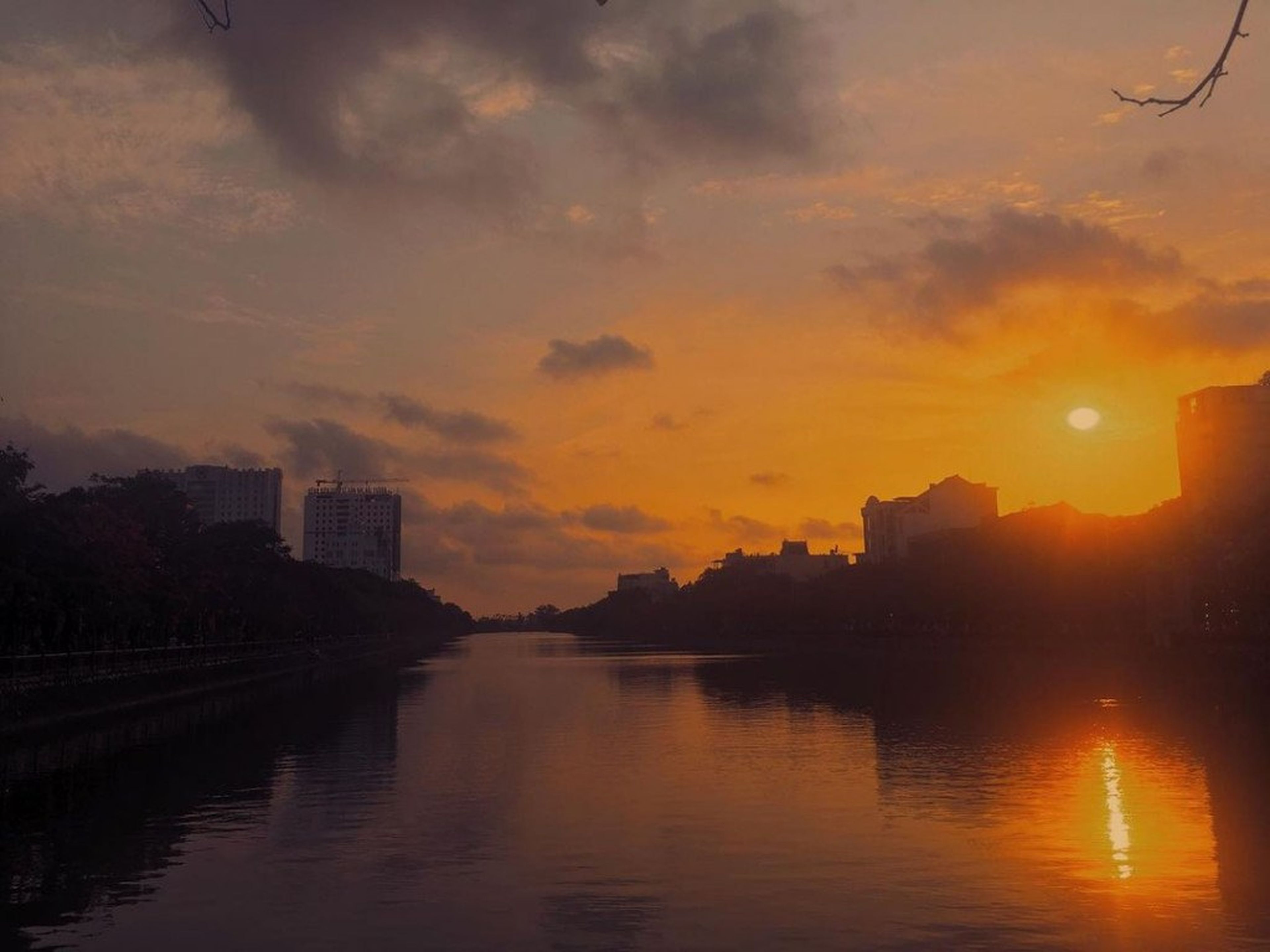 Tam Bạc湖——“红凤凰城”的诗意象征 - Hình 13