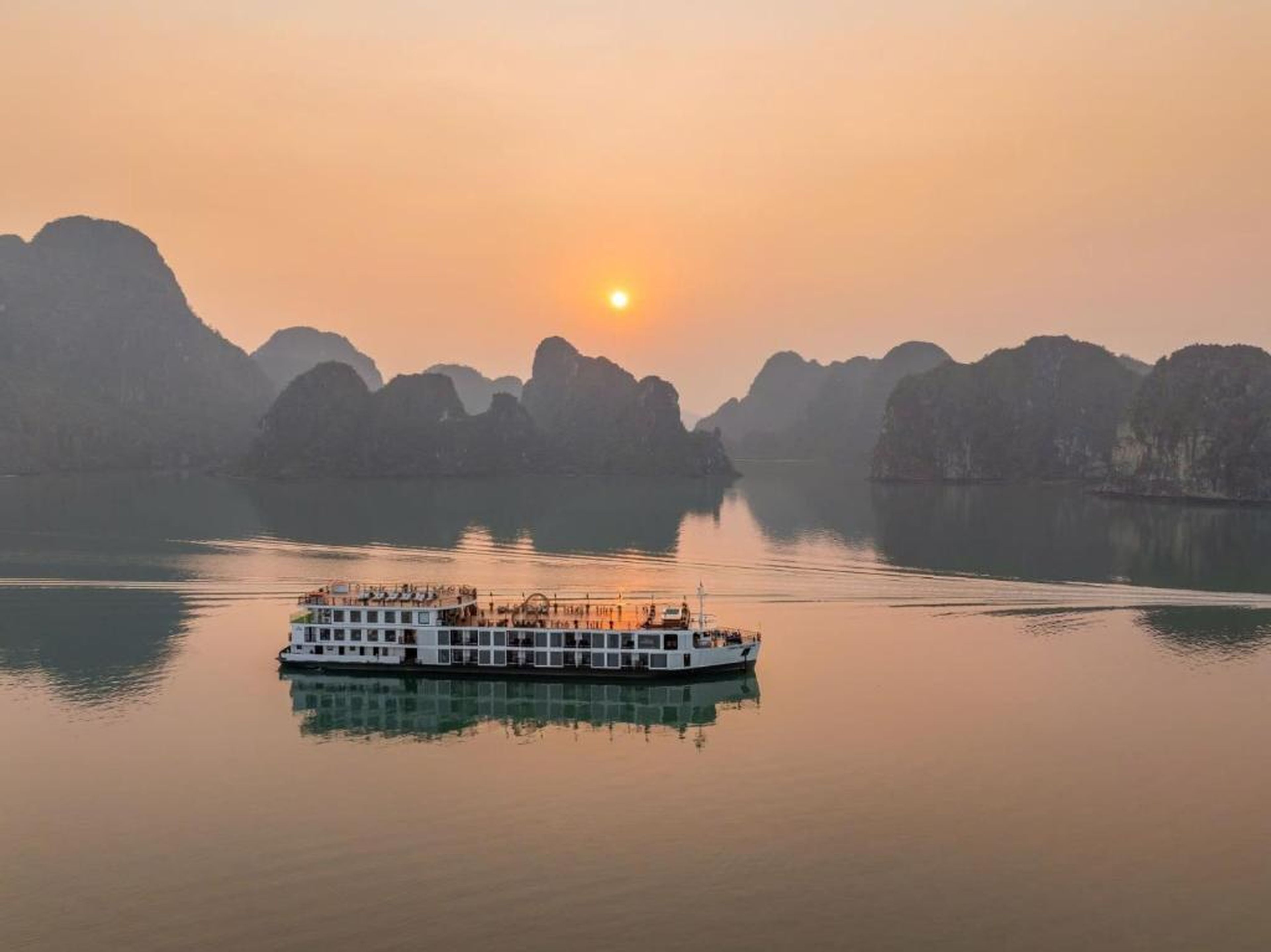 Indochine Grand Lan Ha Bay - Hình 3