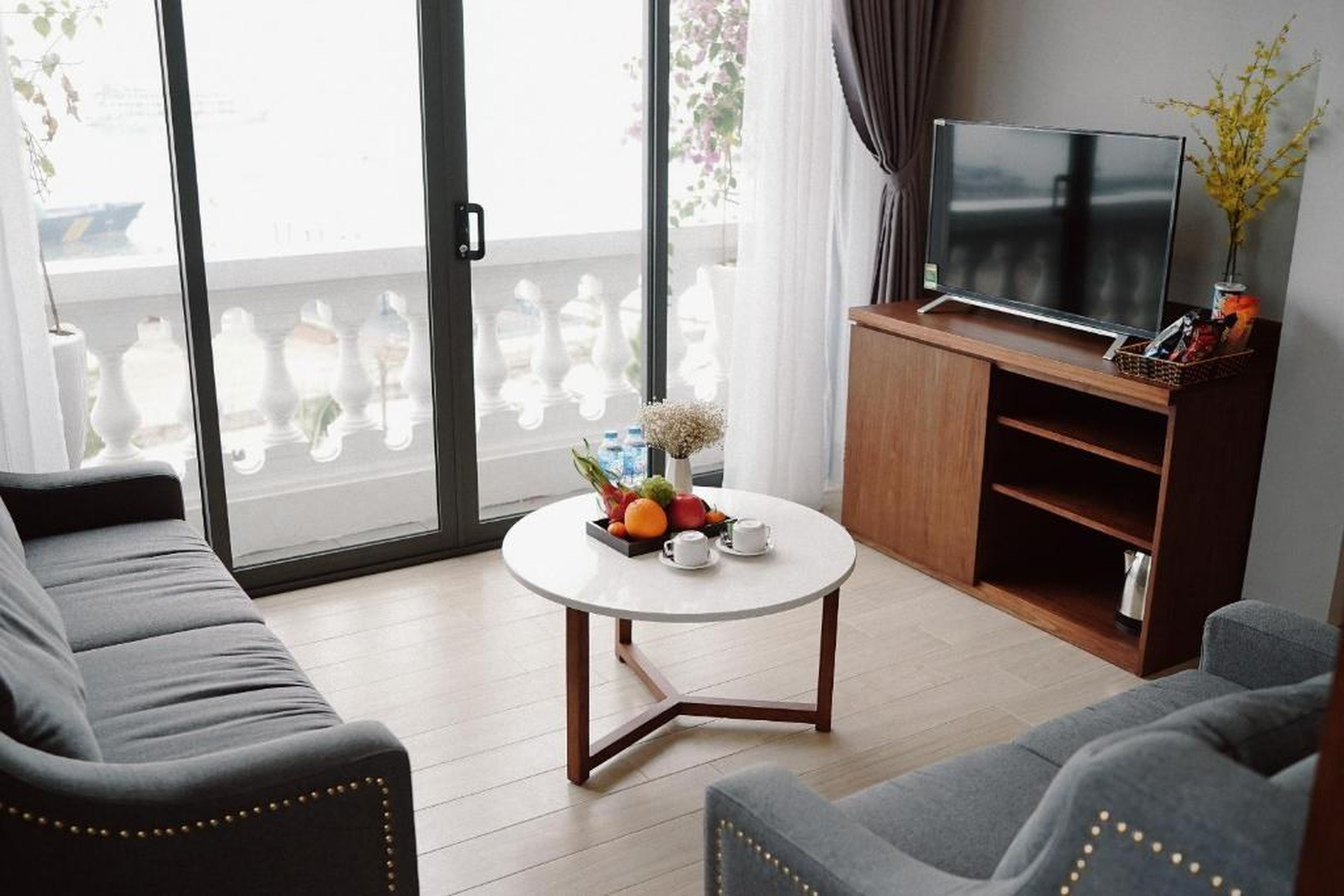 The Confetti Hotel Ha Long - Hình 3