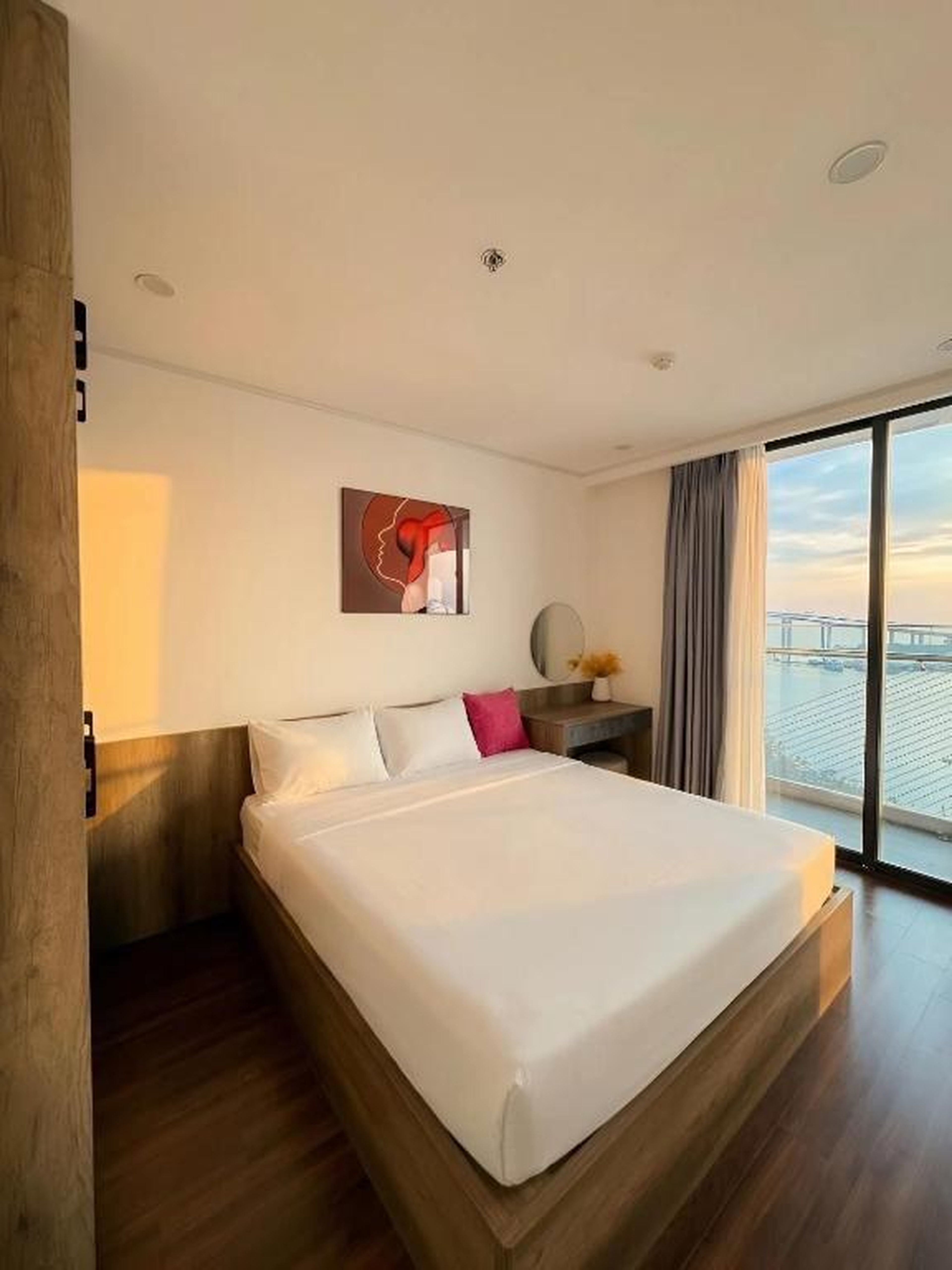 Family - Friendly 2BR Sea View Apartment - Green Diamond Ha Long - Hình 1