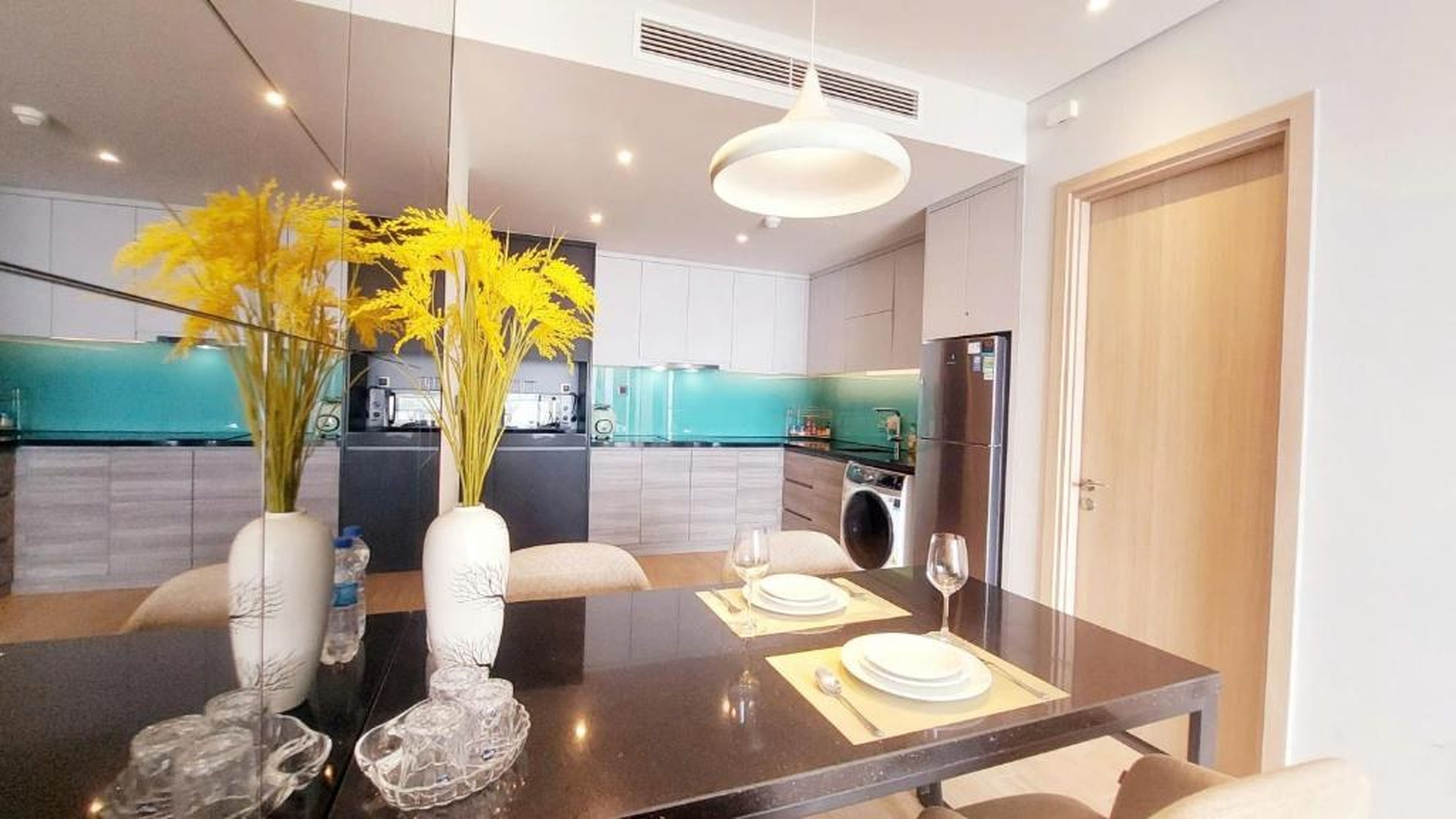 Sweet Home - Homestay apartment system at Citadines Marina Ha Long building - Hình 46