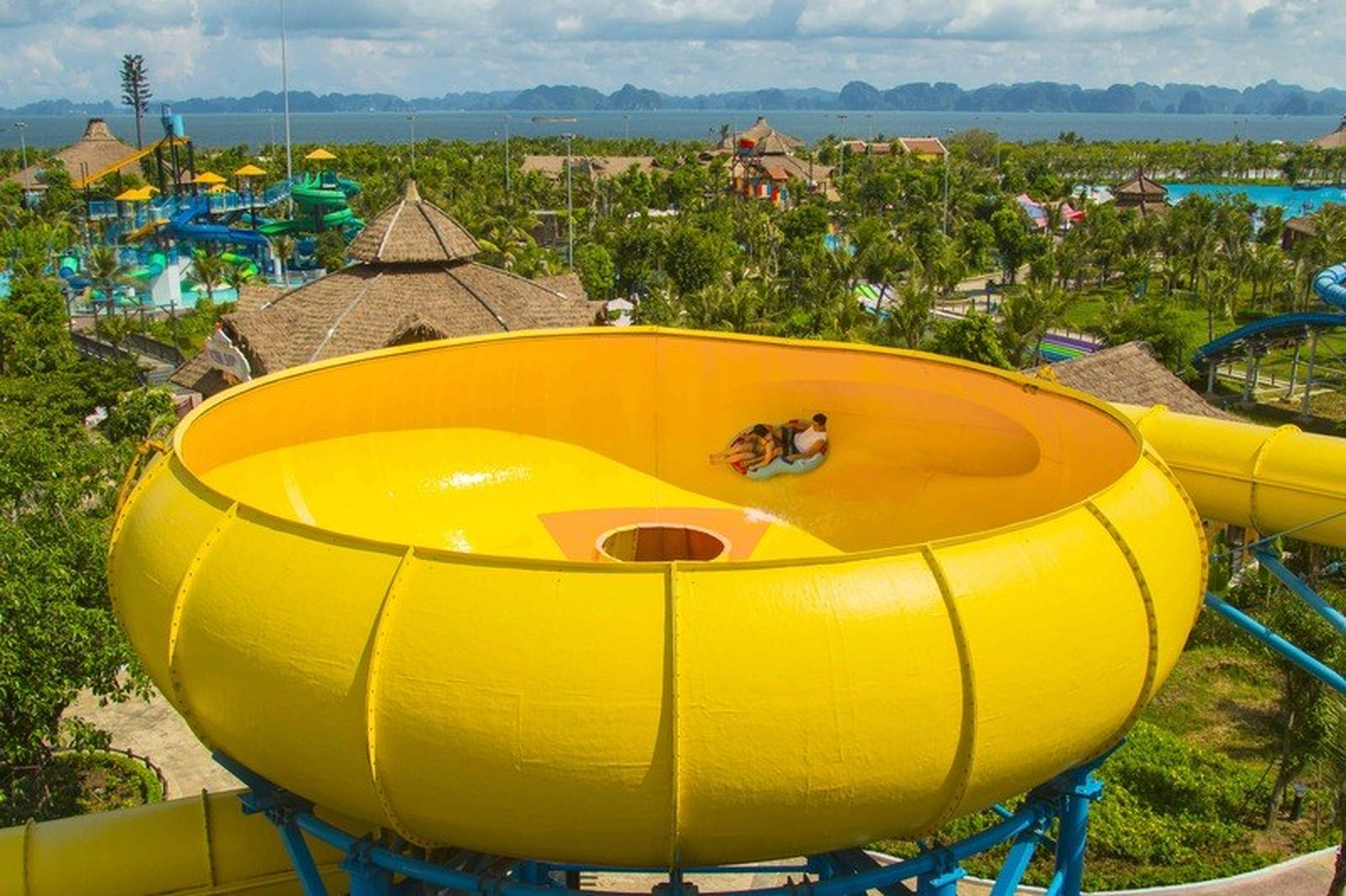 Công viên nước Hạ Long, không gian giải trí cực chất tại Sun World - Hình 9