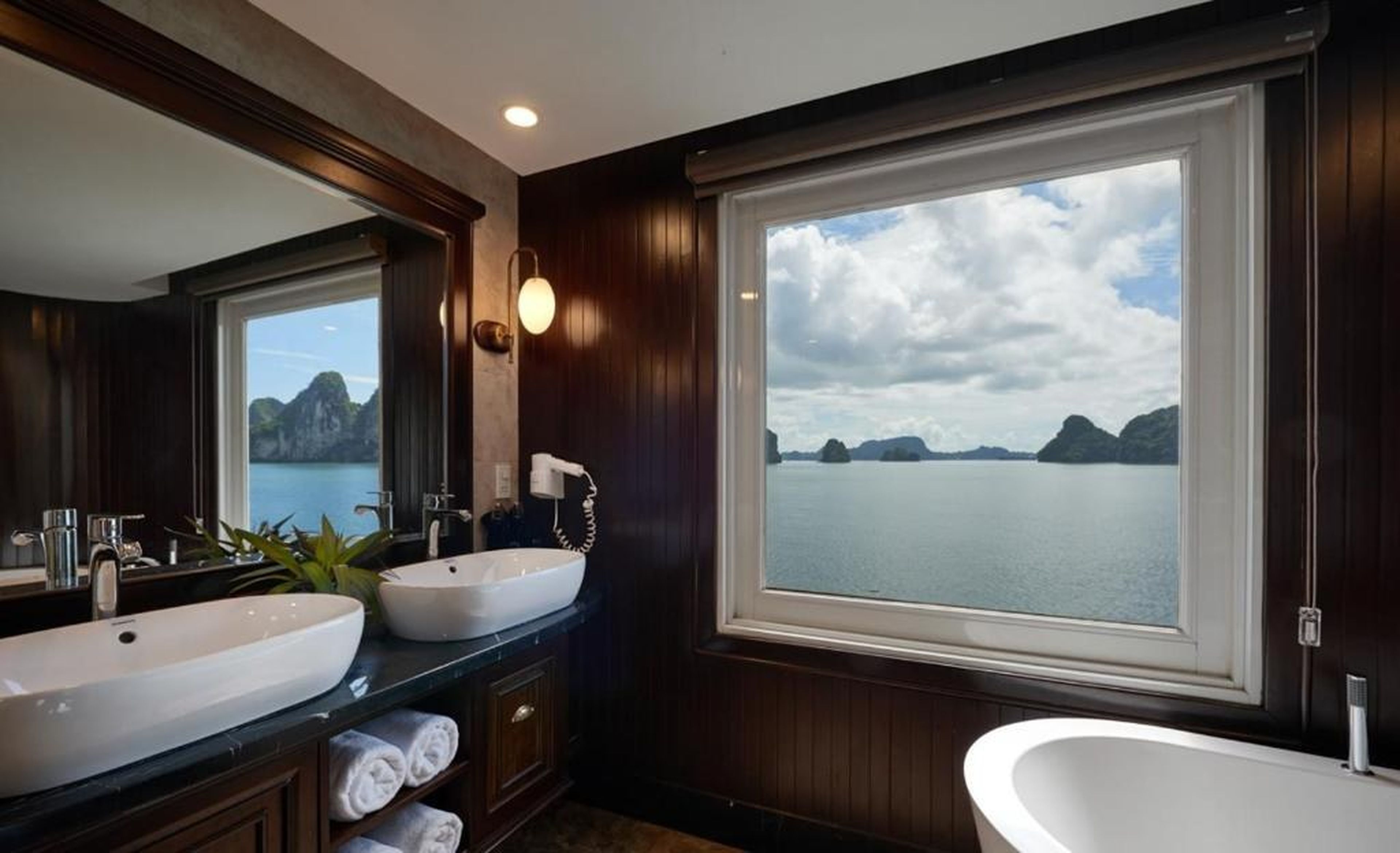 Paradise Elegance Cruise Halong - Hình 47