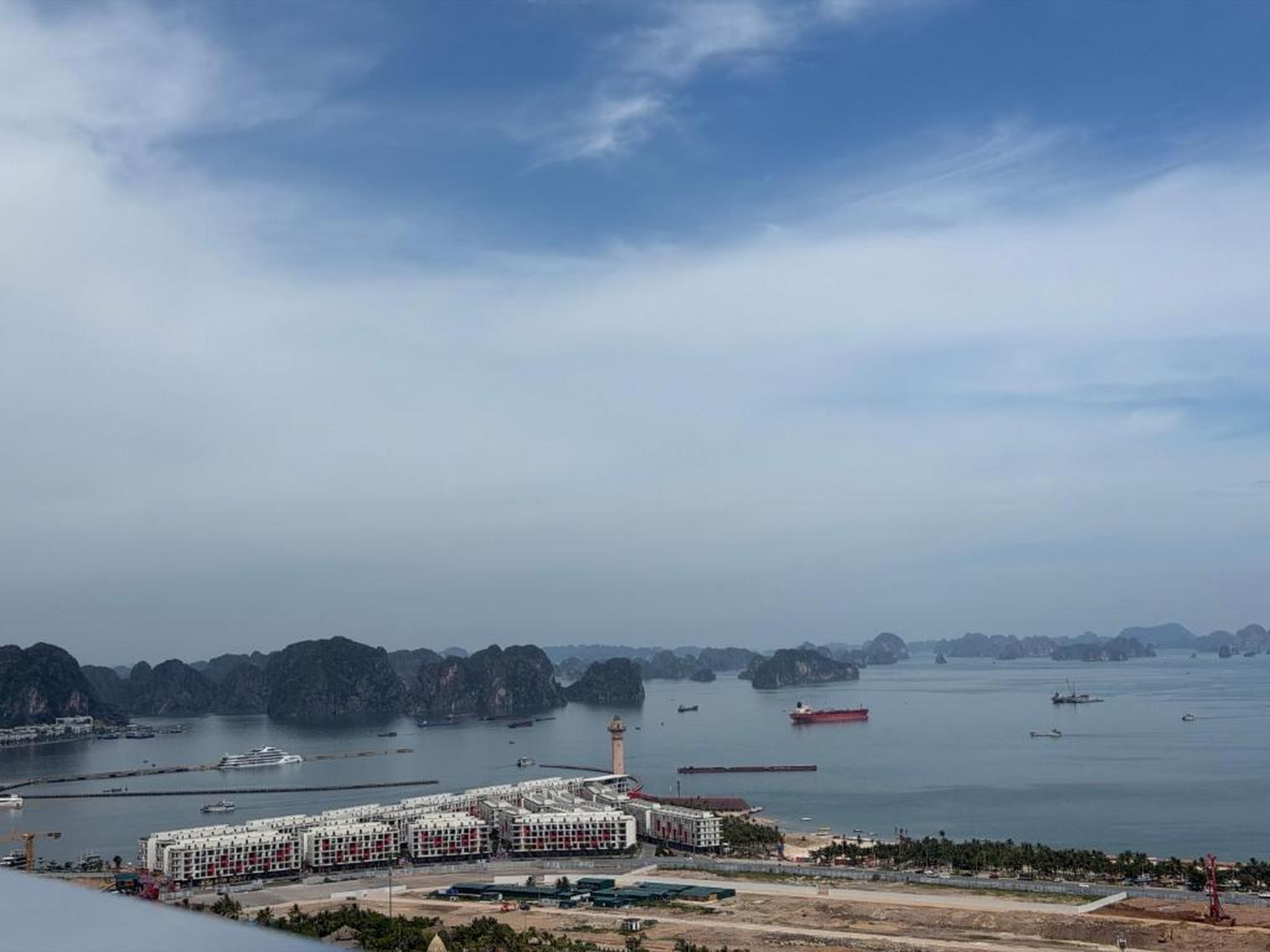 The Holiday Hạ Long-Bay Chill - Hình 10