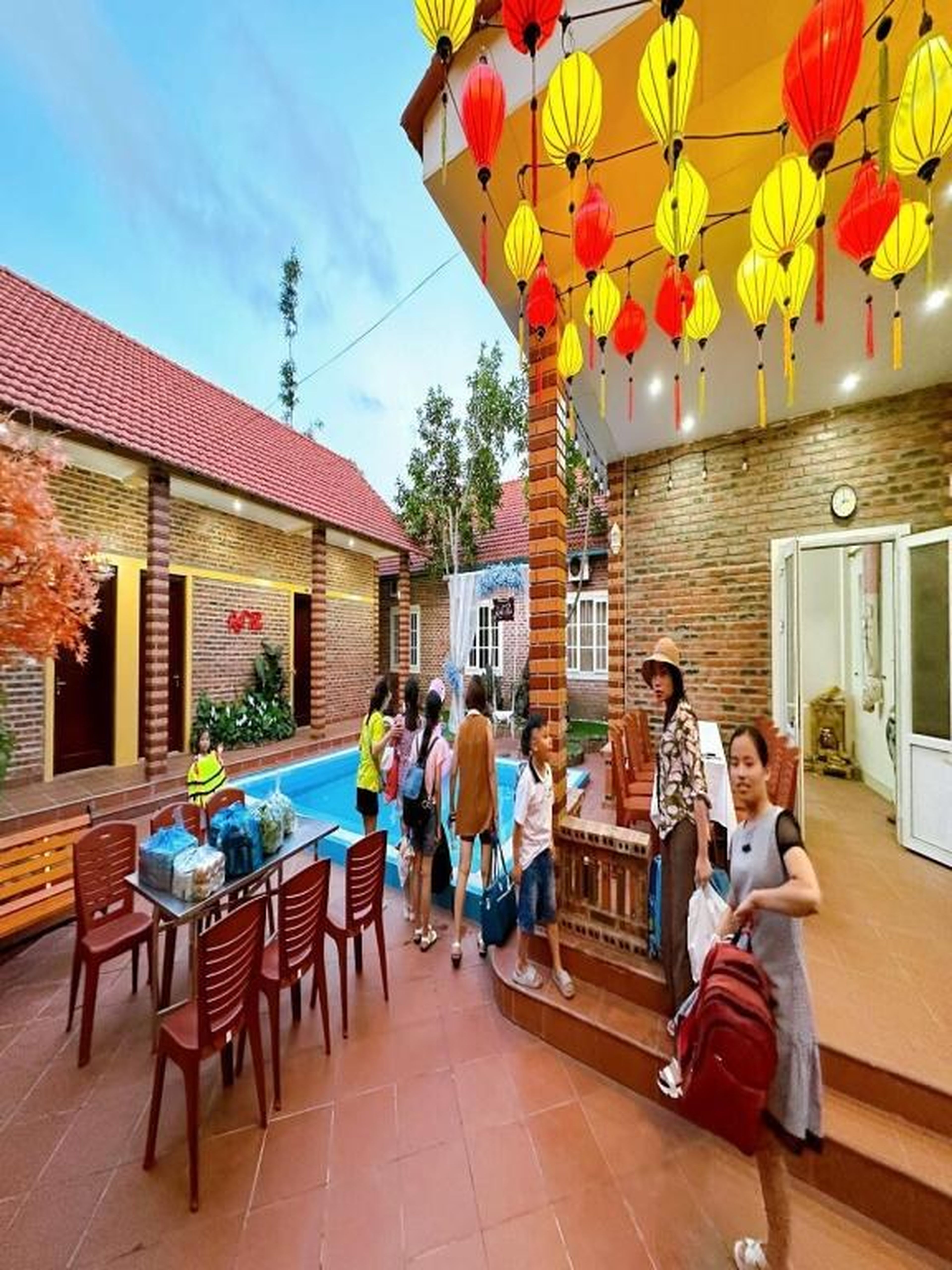 Chuỗi Homestay 8 ngủ bể bơi riêng - gần biển tại Tuần Châu - Hình 33