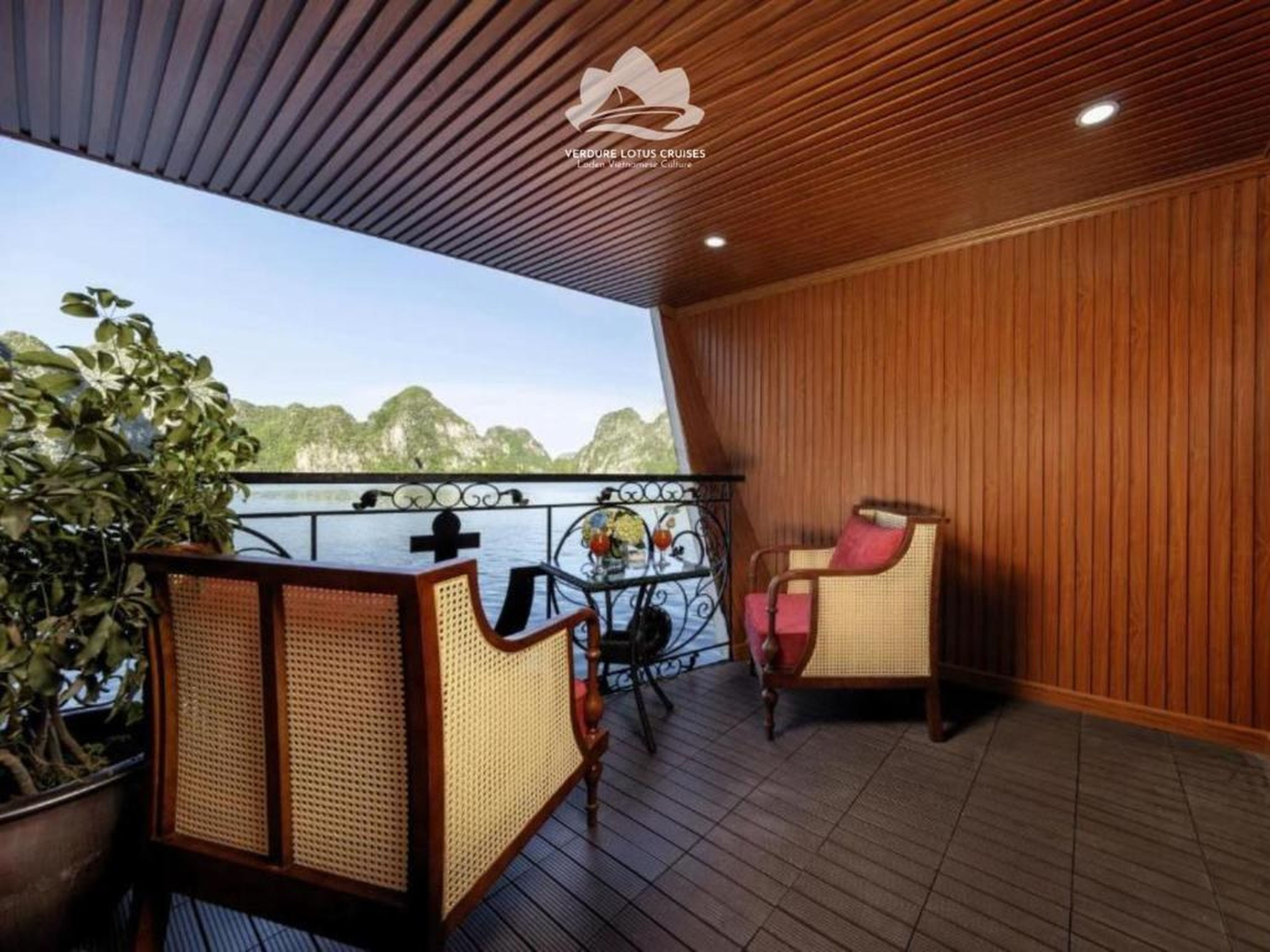 Verdure Lotus Grandeur Cruise on Ha Long Bay - Hình 40