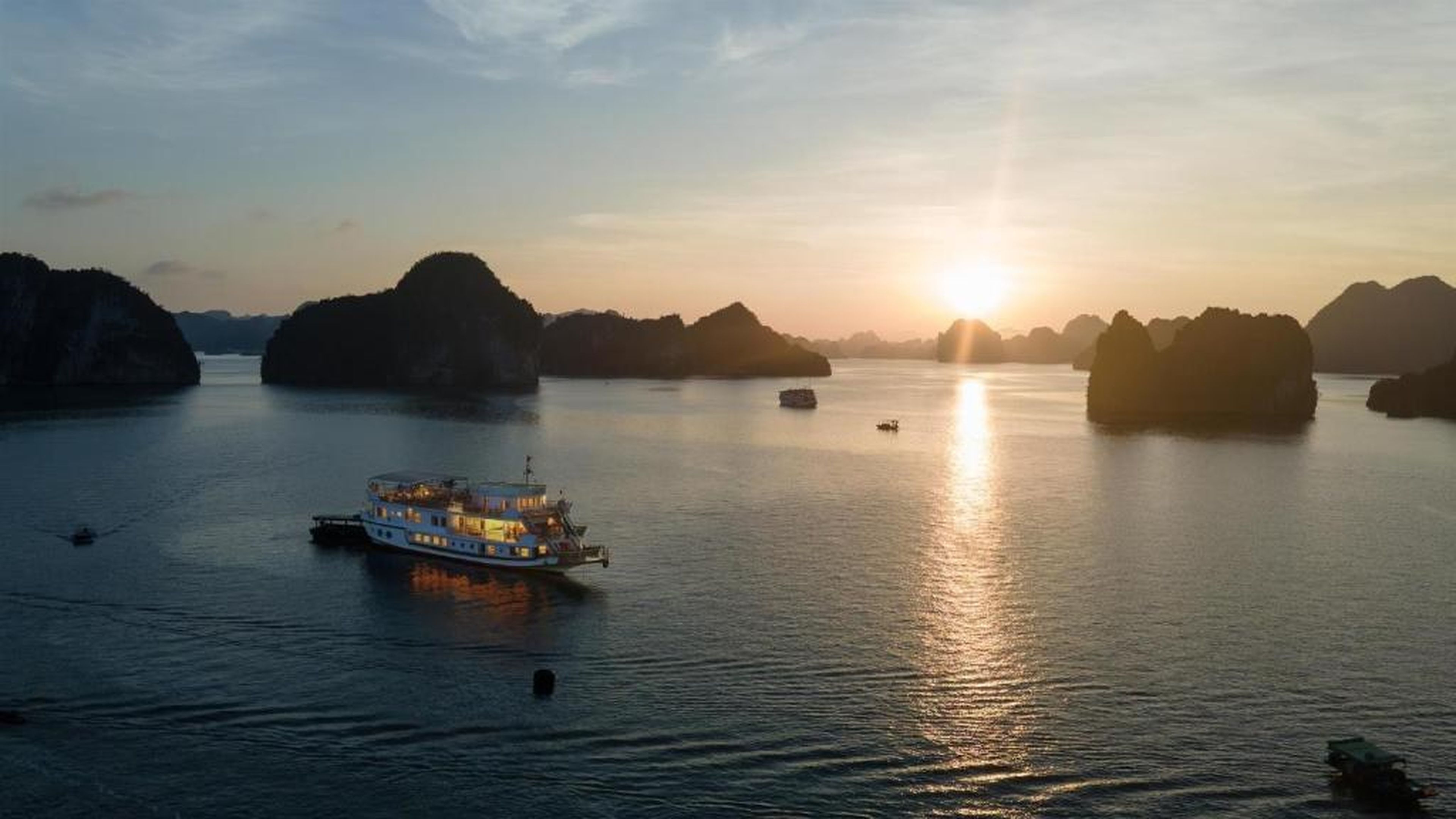 Ruby Premium Cruise - Hình 11