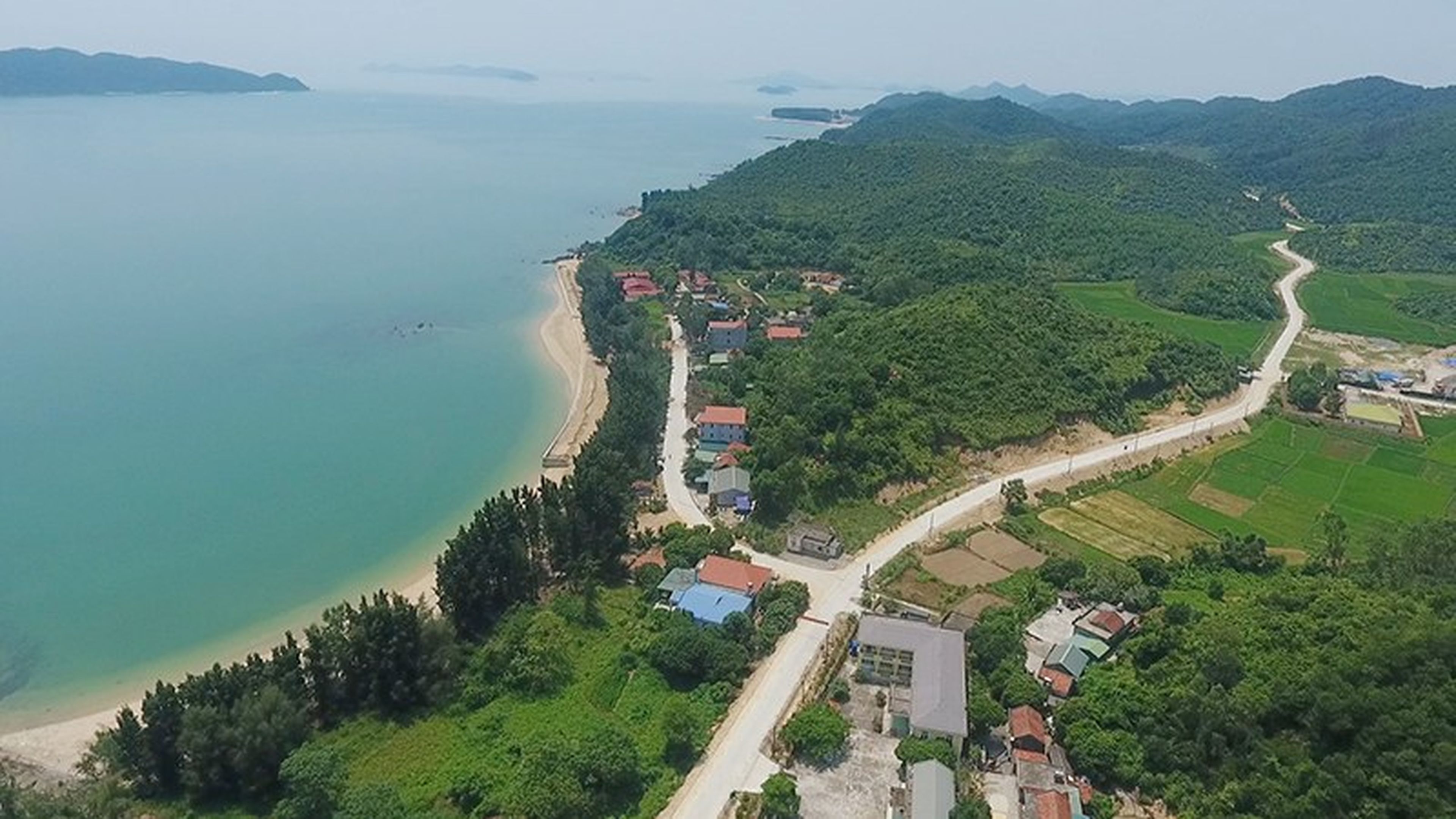 Đảo Cái Chiên – Nơi hội tụ vẻ đẹp của rừng và biển ở Quảng Ninh - Hình 1