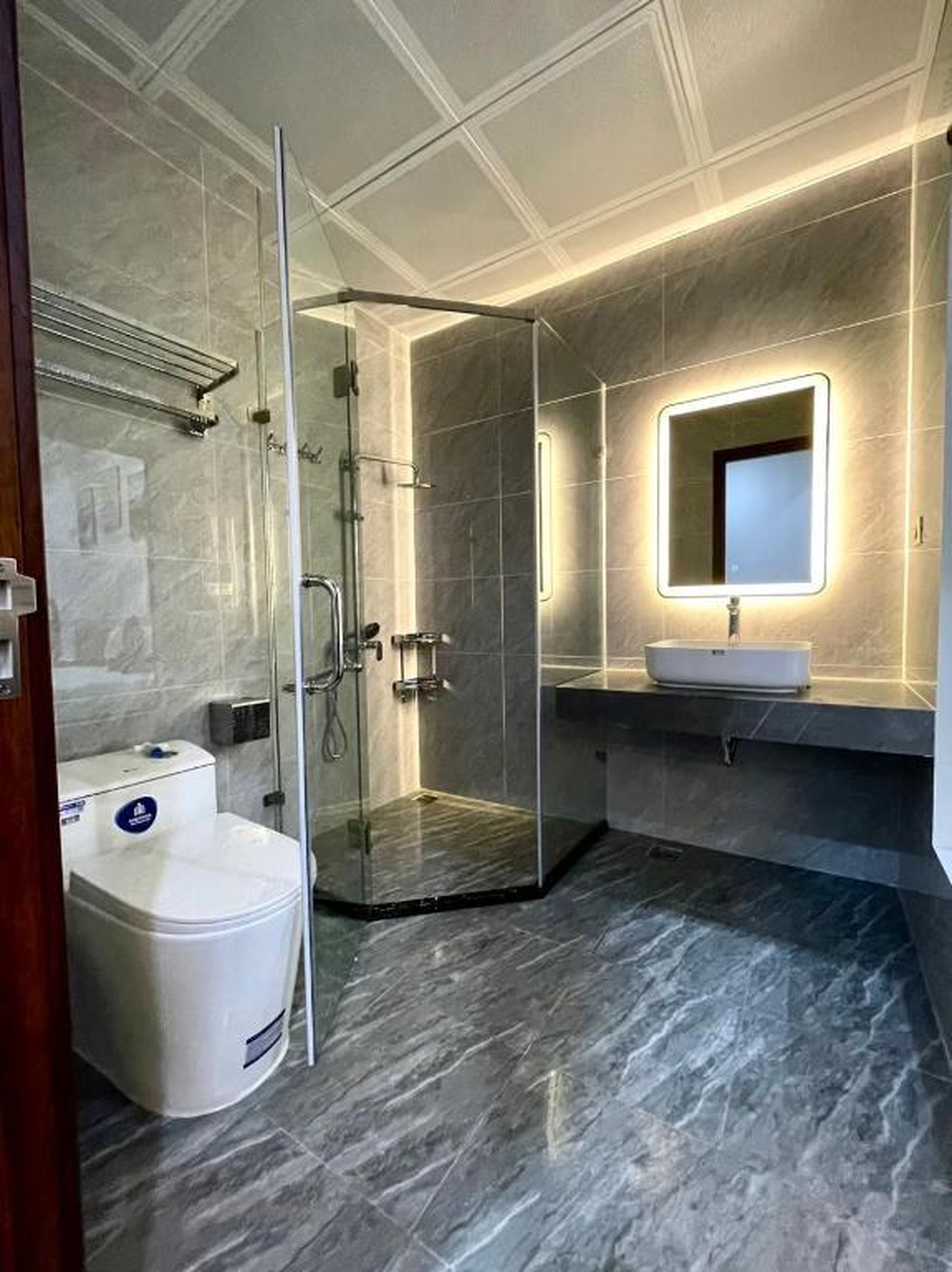 Lucasta Hotel Ha Long - Hình 43