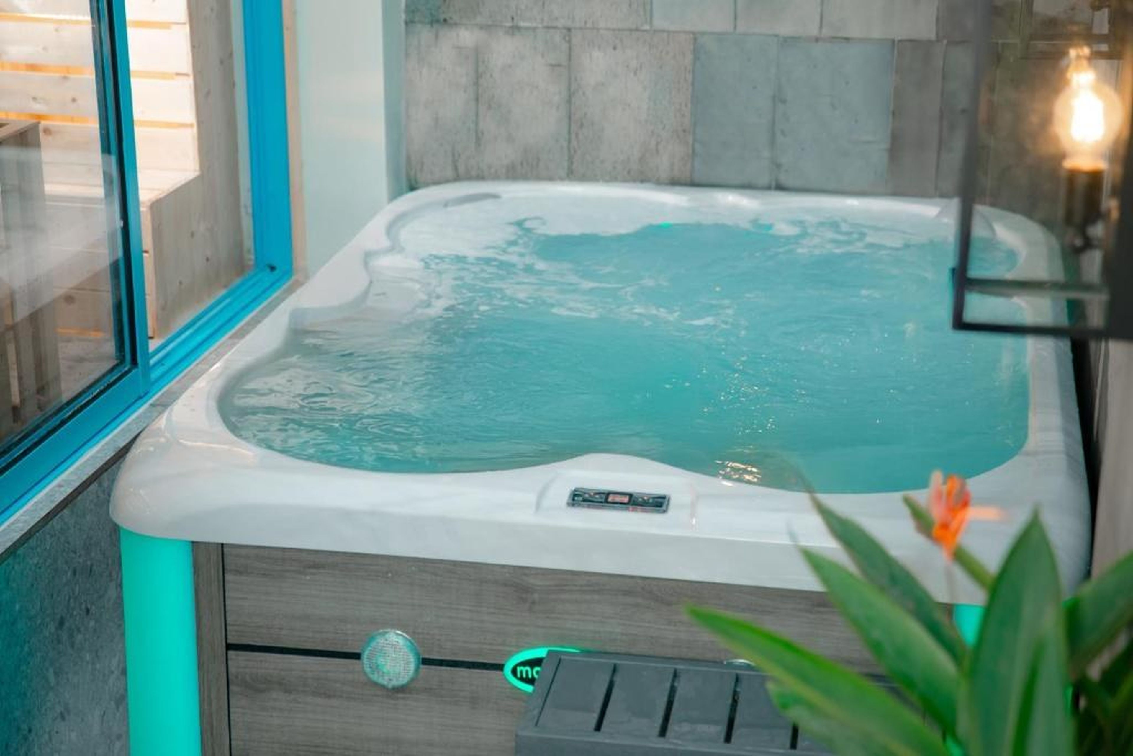 S Villa Ha Long - City Center, Near Beach - 6BR Private Villa with Pool, Jacuzzi, Sauna, Karaoke - Hình 39