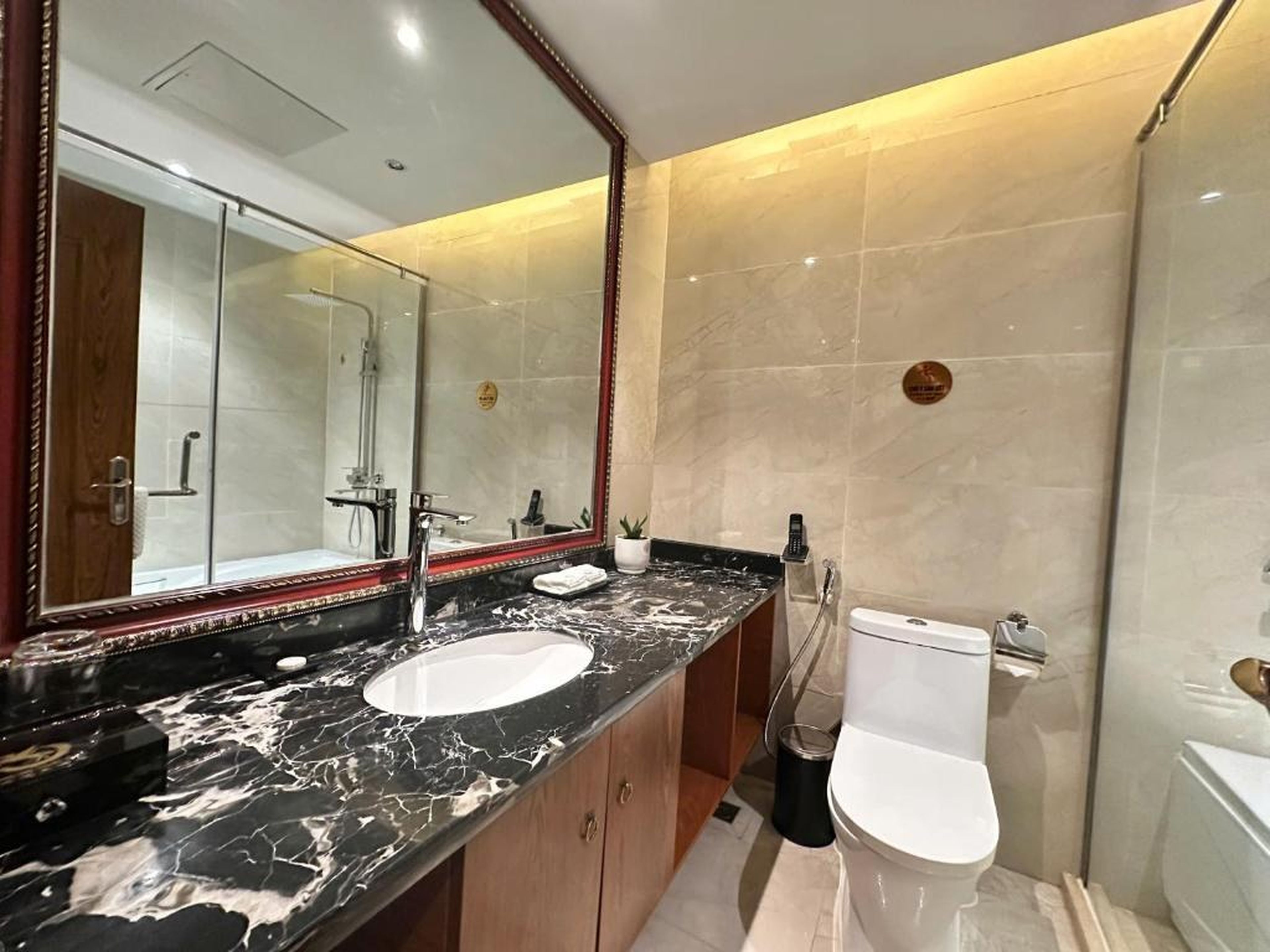 Hồng Vận Grand Hotel Móng cái - Hình 14