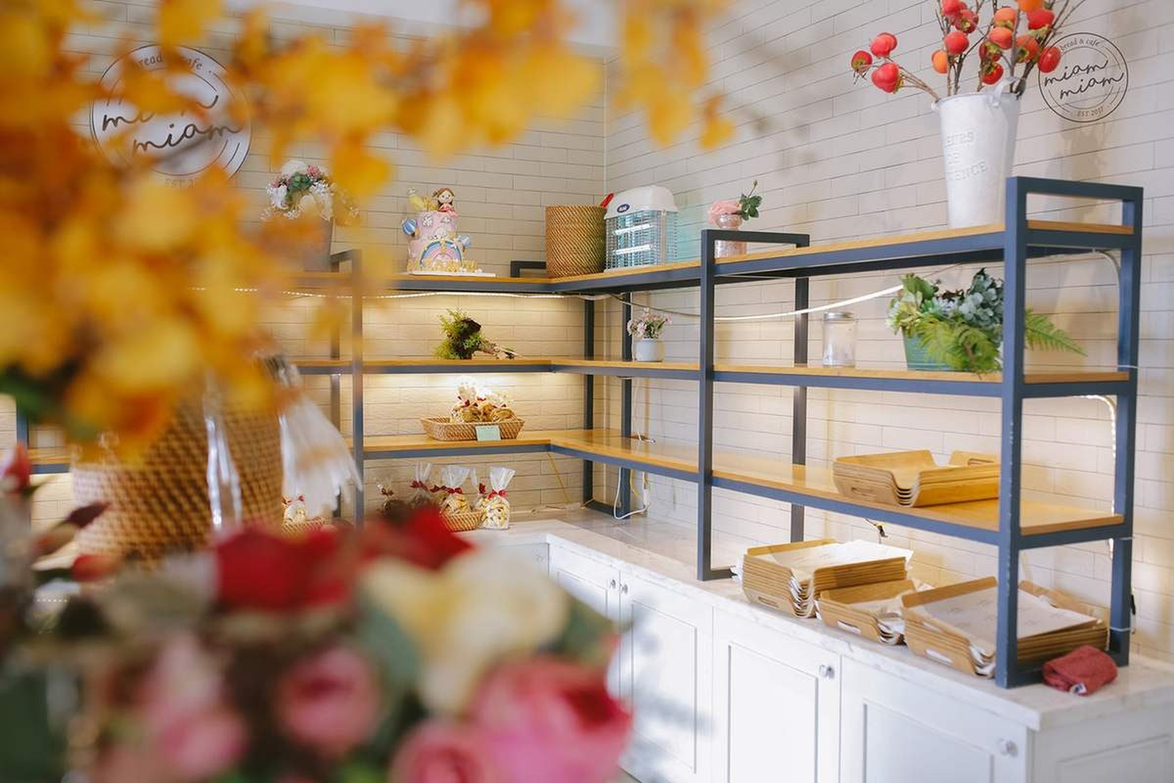 Miam Miam Bread & Cafe - Tiệm bánh trà mộng mơ - Hình 1