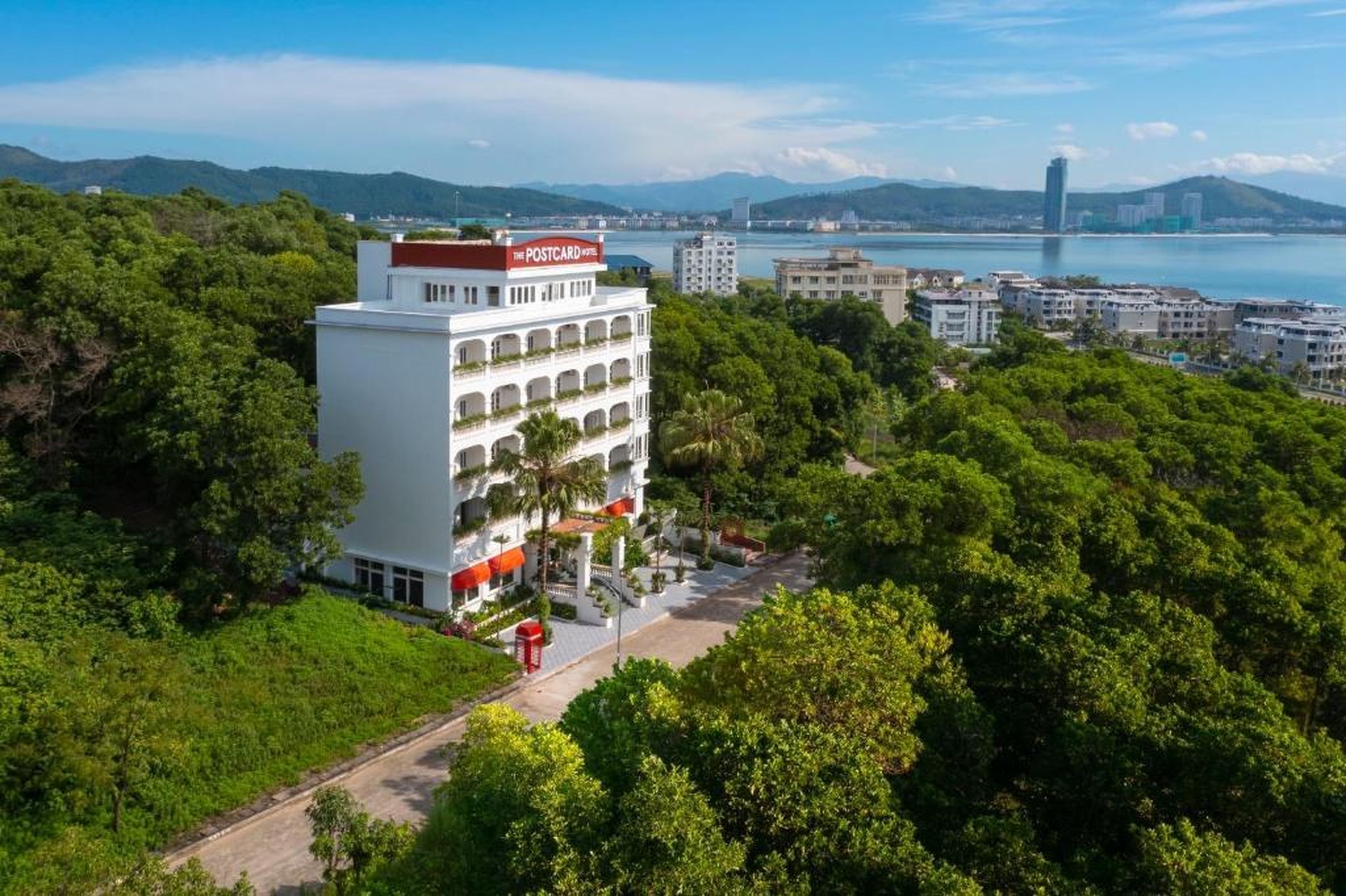 The Postcard Hotel - Hình 6