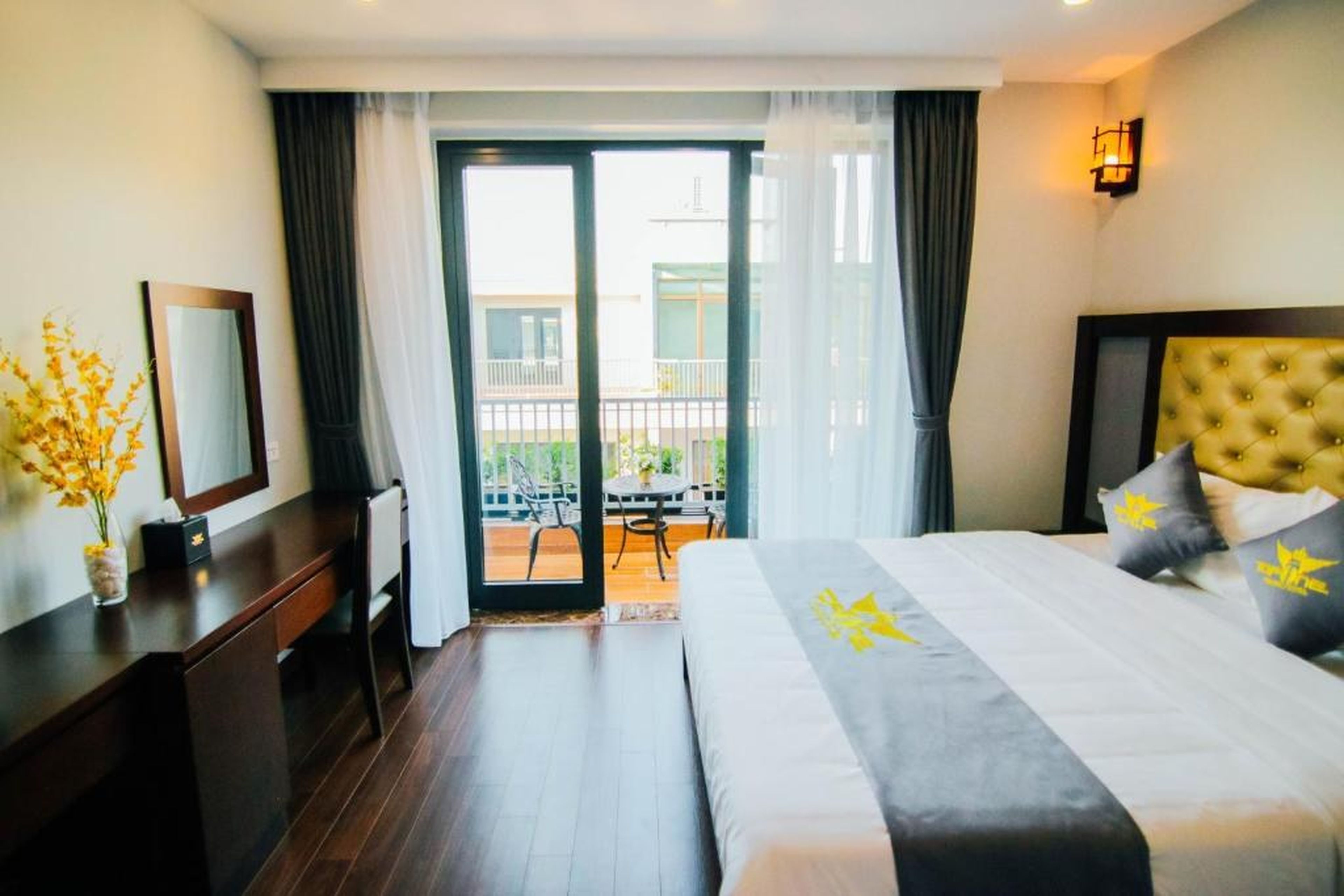 Topone Halong Hotel - Hình 23
