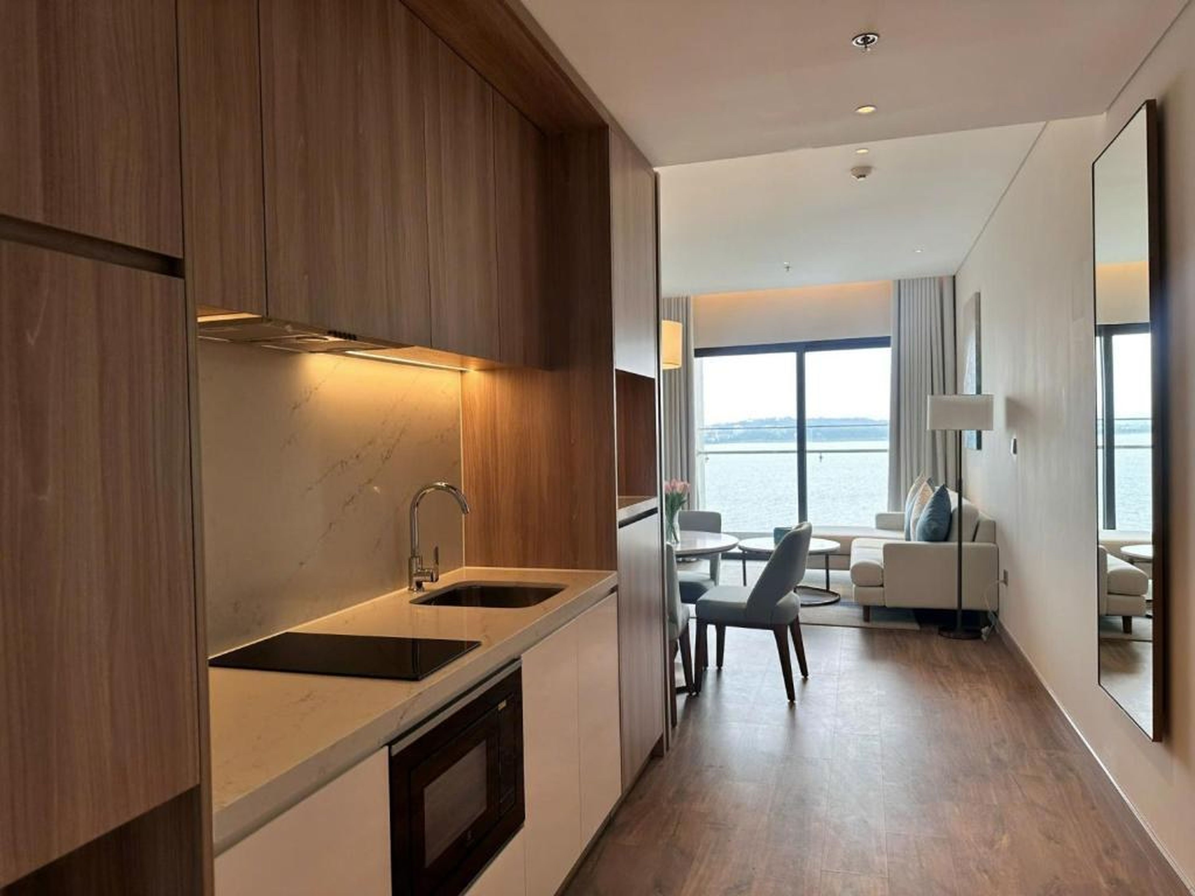 A La Carte Ha Long Bay - Sea View Apartment - Hình 26