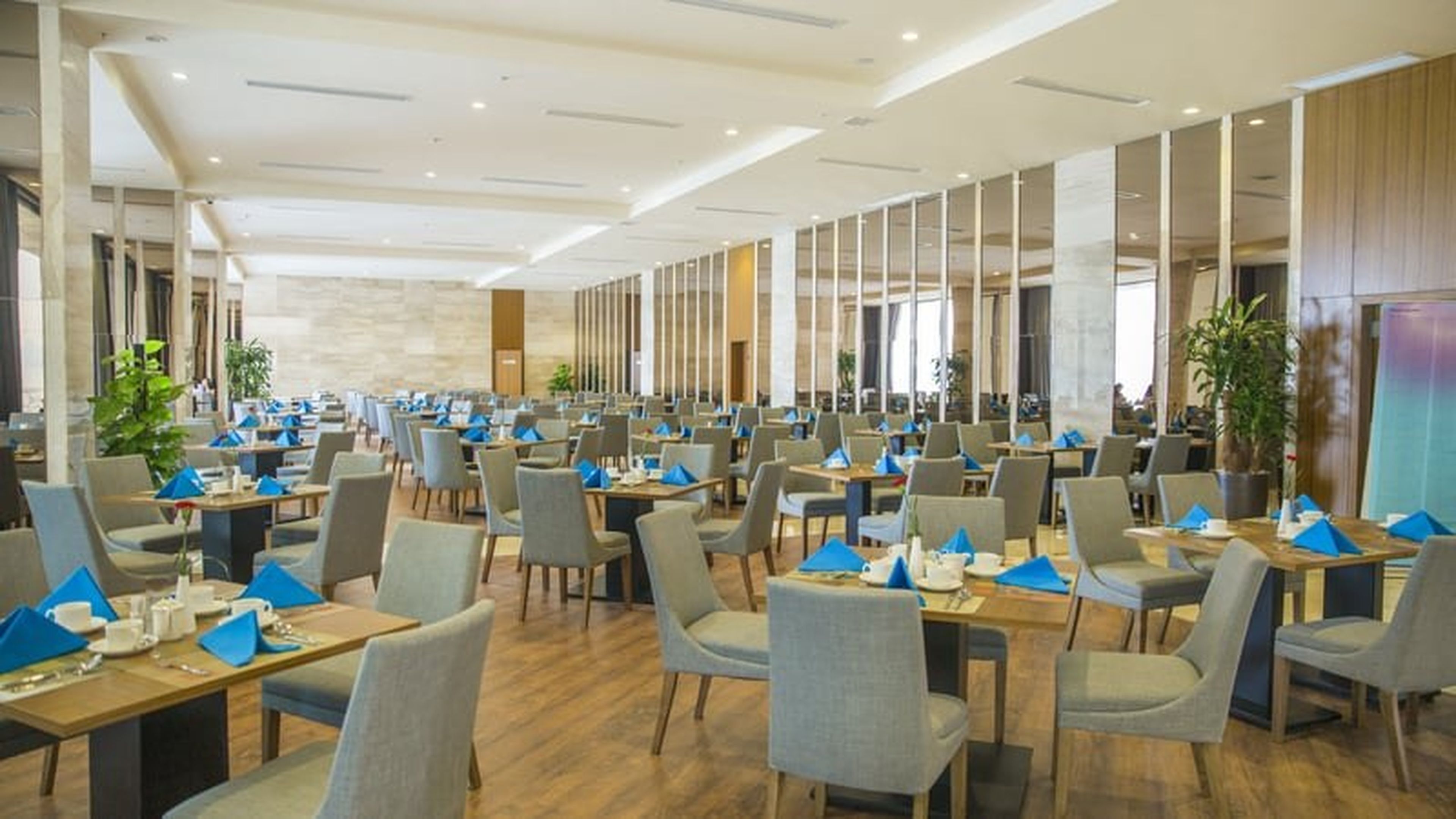 Chiêm ngưỡng trọn vẹn cầu Bãi Cháy tại khách sạn Wyndham Legend Hạ Long - Hình 10