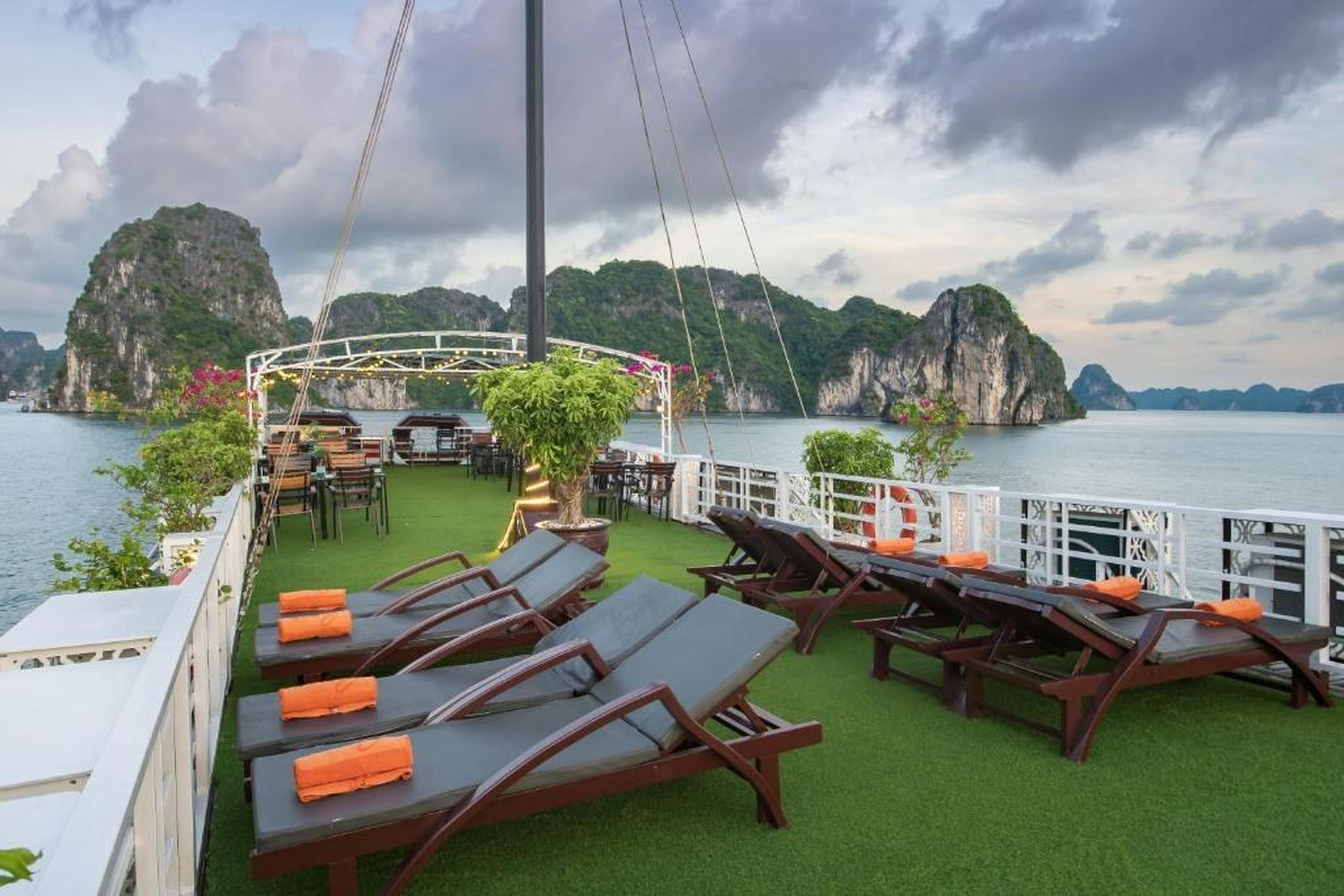 Renea Cruises Halong - Hình 5