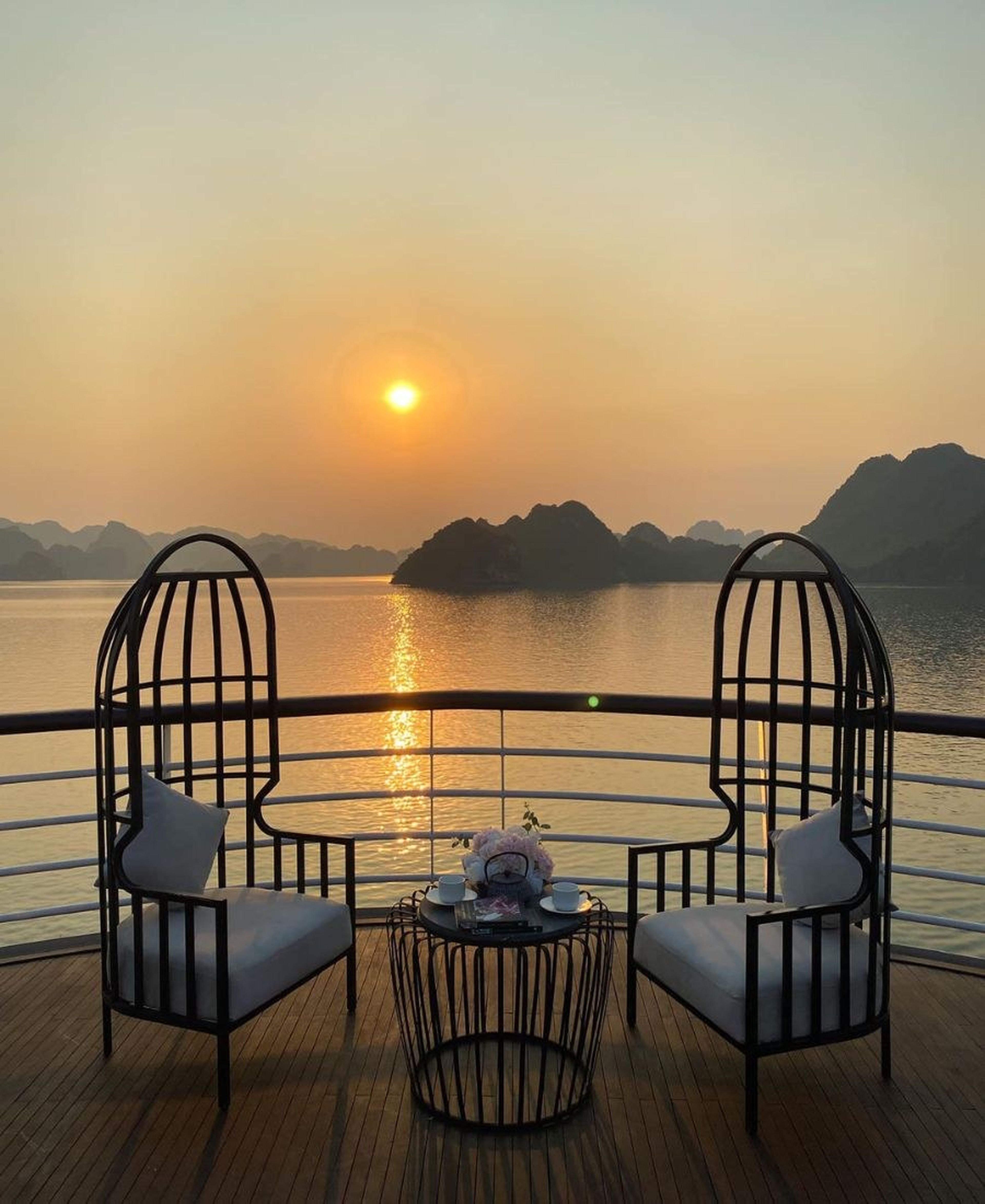 Khám phá Vịnh Hạ Long đẹp quên lối về cùng cô nàng Phan Hằng - Hình 3