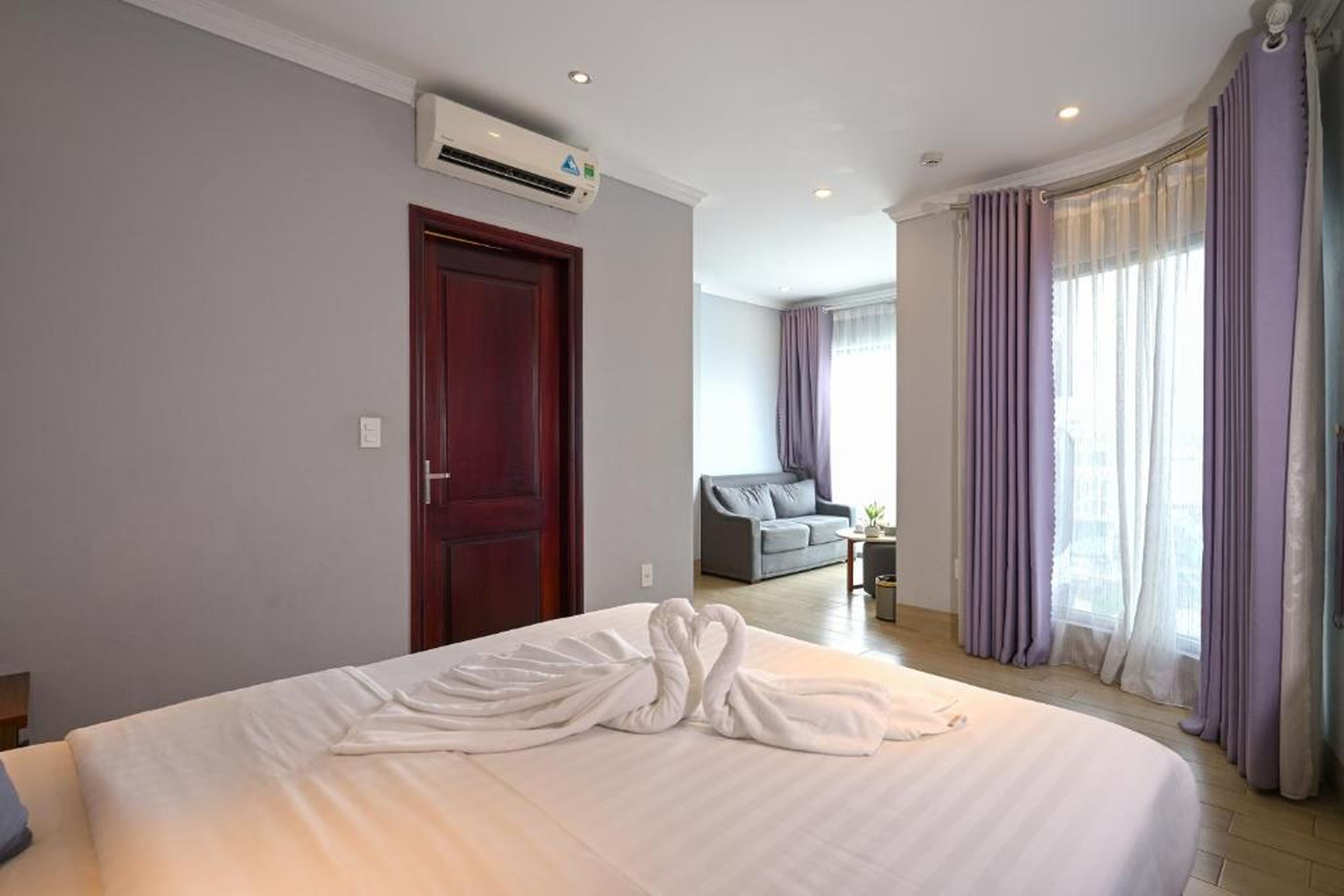 The Confetti Hotel Ha Long - Hình 23