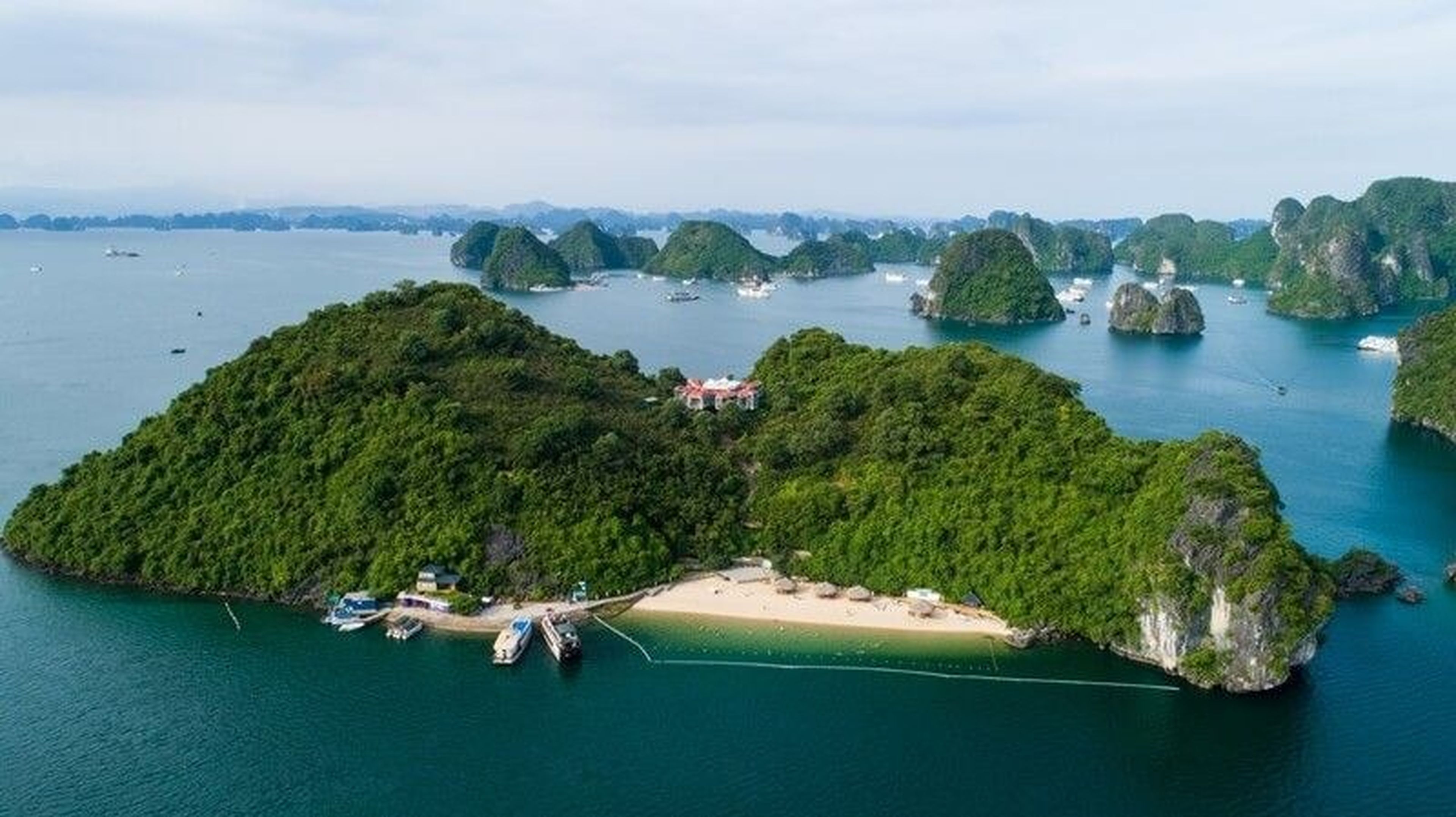 Kinh nghiệm du lịch Vịnh Hạ Long 2026: Giá vé & Lịch trình - Hình 15