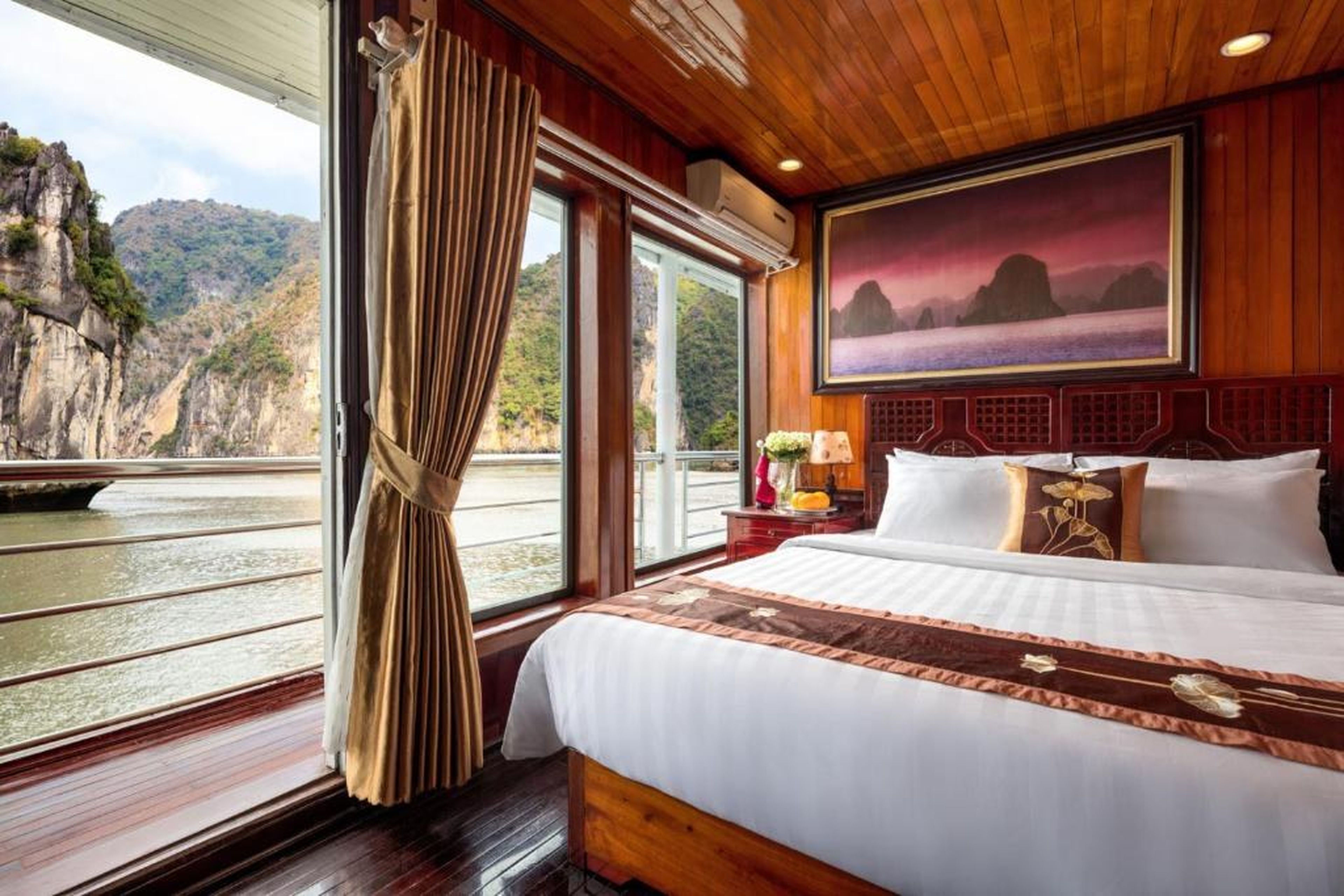Cozy Bay Classic Cruise - Hình 10