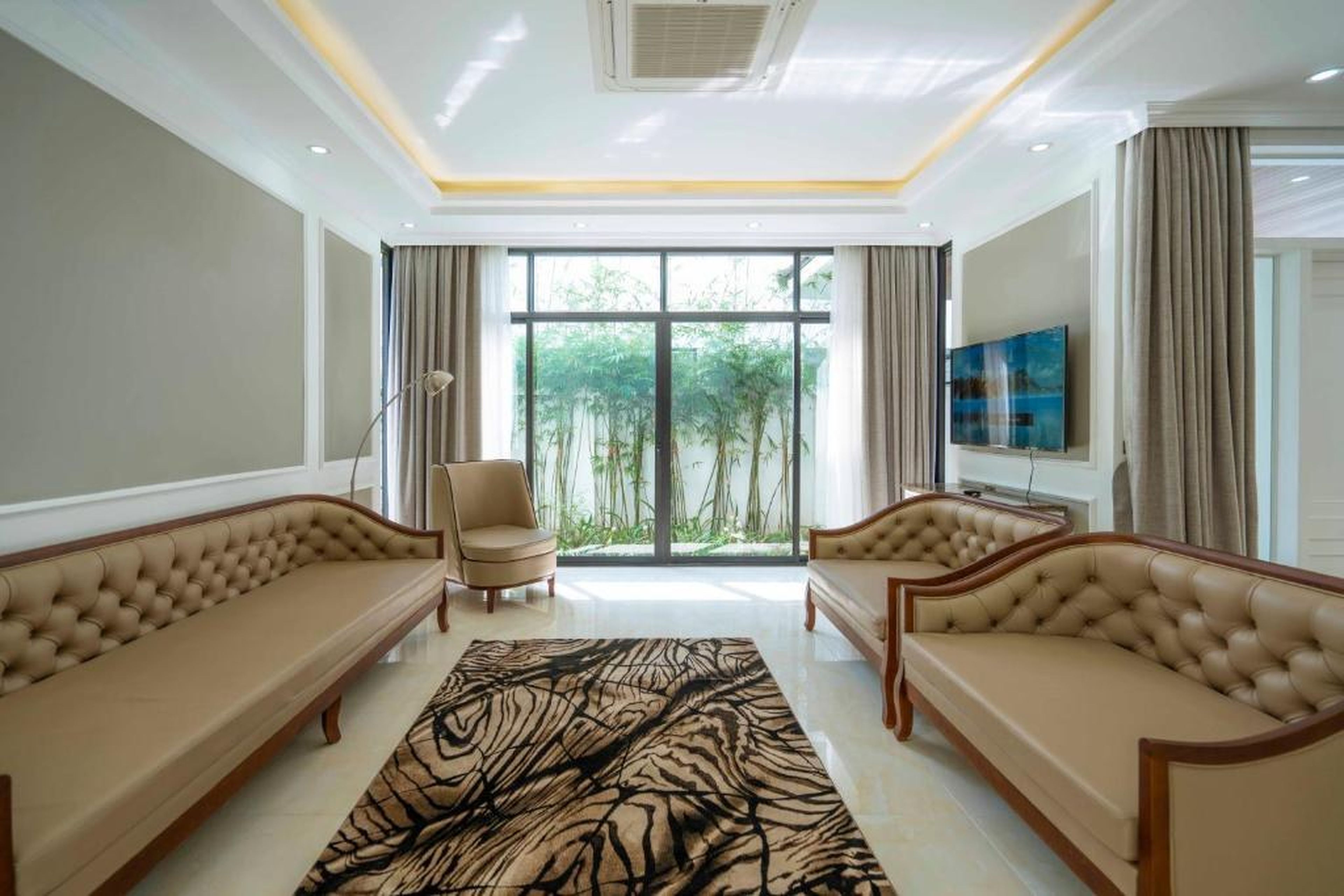 IDC White House Ha Long FLC Golf & Resort - Hình 3