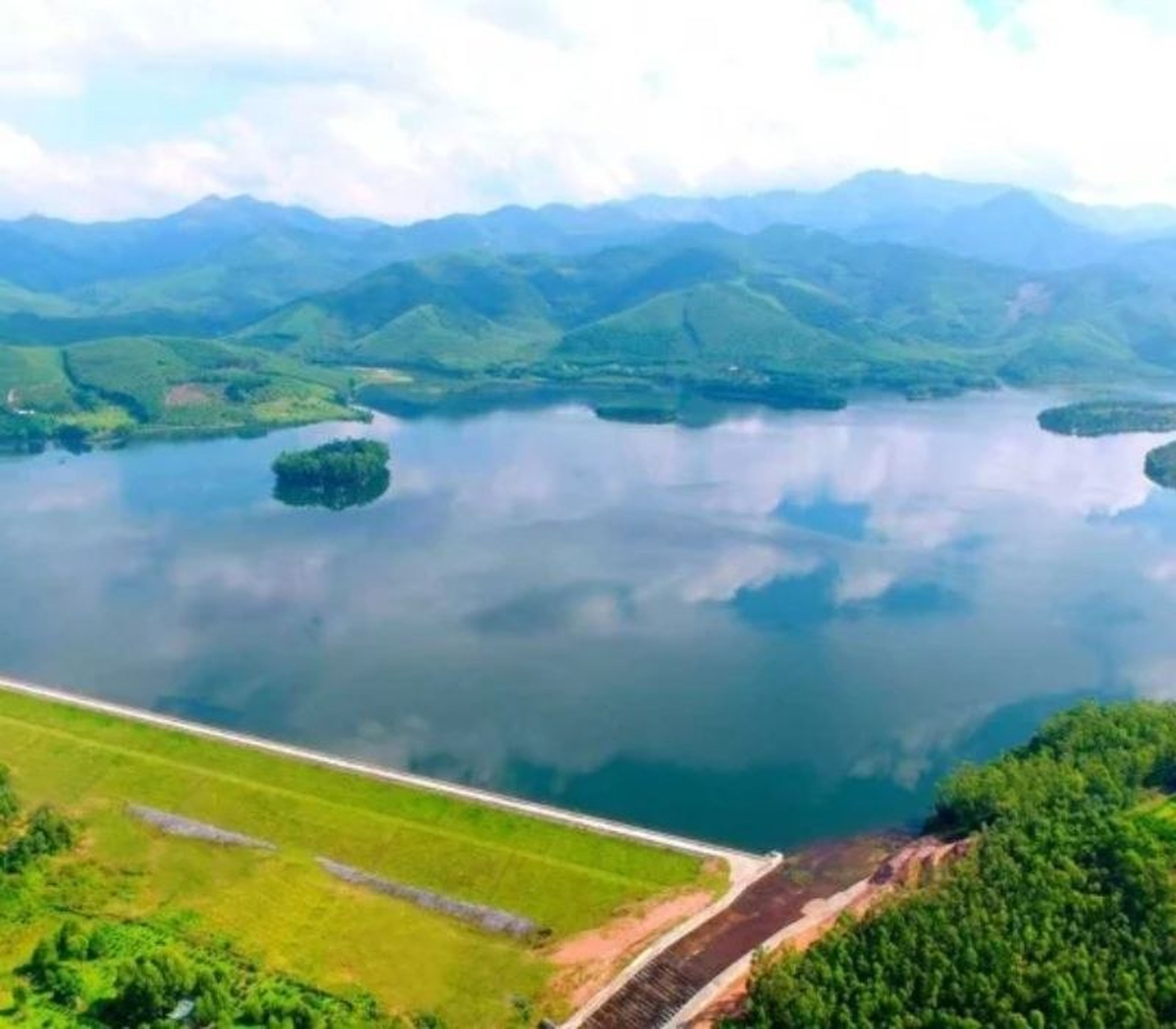 Hồ Khe Chè Quảng Ninh: Điểm du lịch sinh thái lý tưởng dịp cuối tuần - Hình 1
