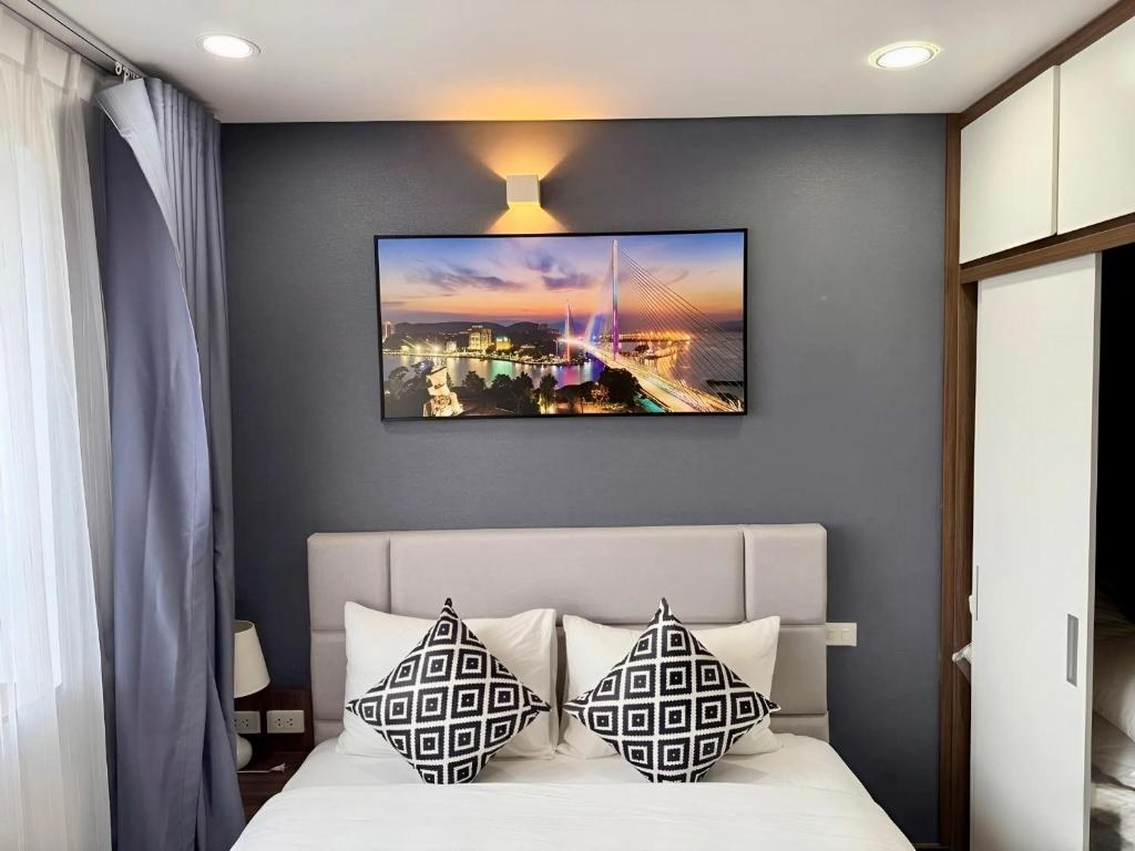 Spacious 2BR Apartment in Hon Gai Center, Ha Long - Hình 17