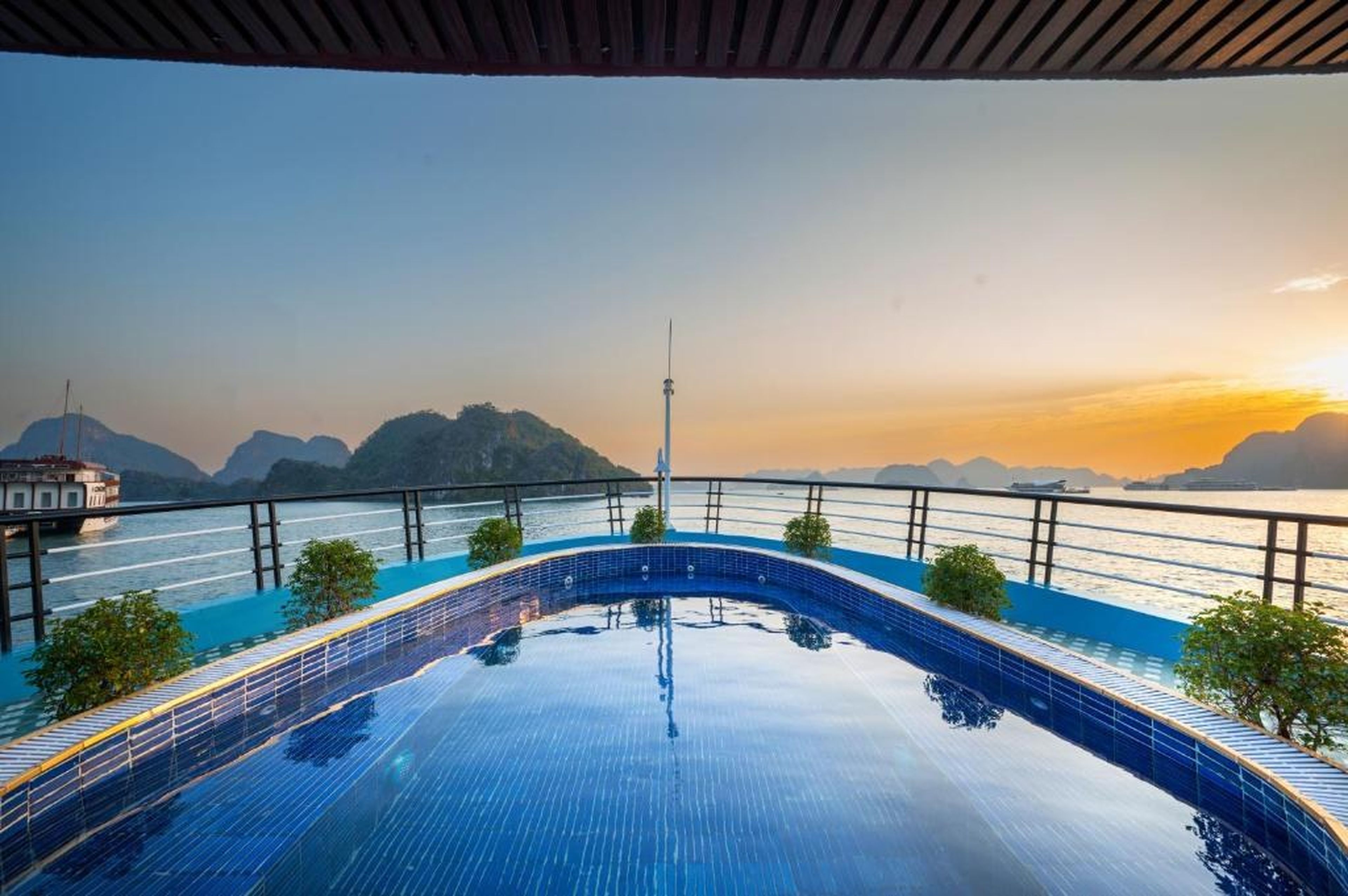 Dragon Premium Cruise Halong - Hình 4