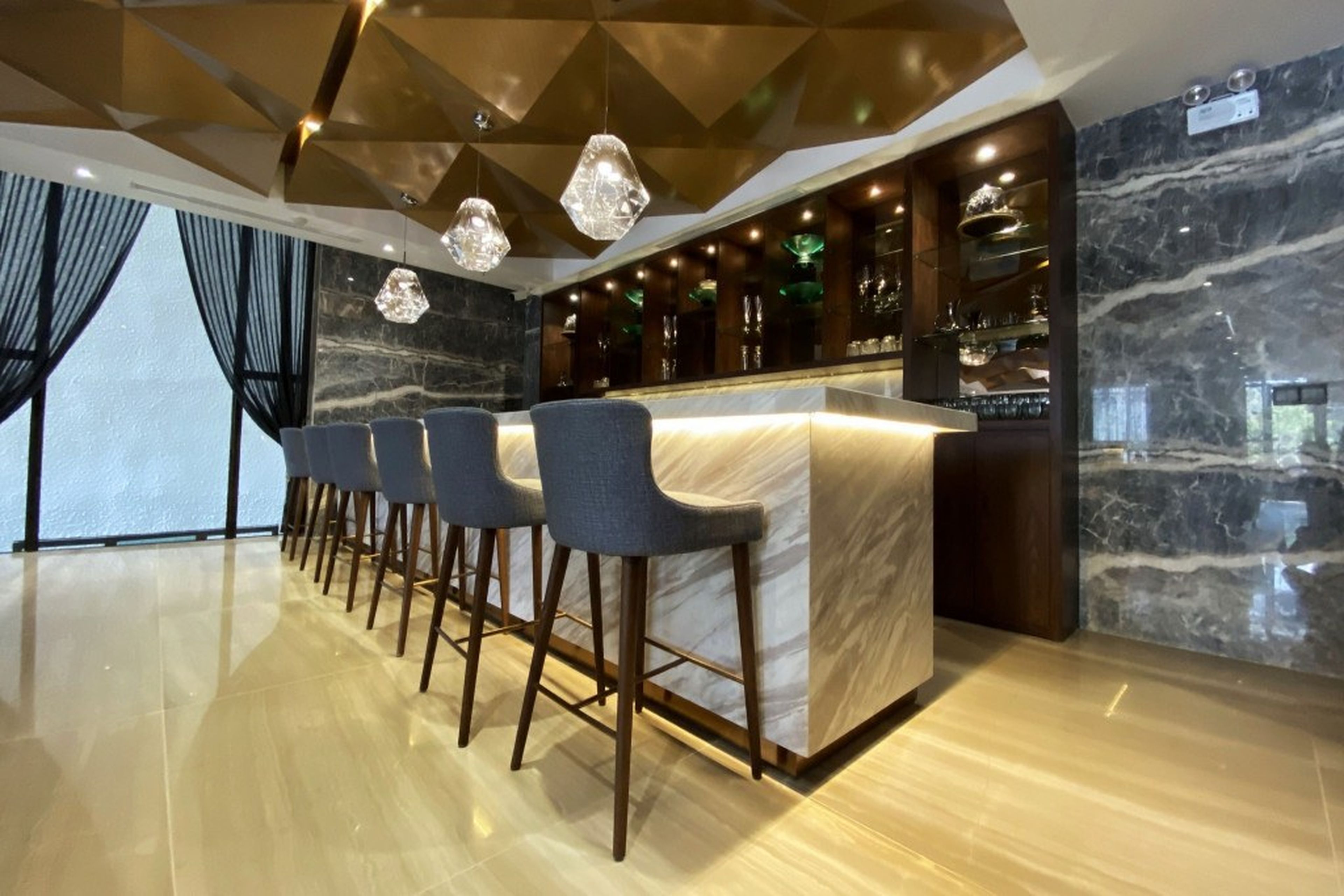 Luxury relaxation at an attractive price at D’Lecia Ha Long Hotel - Hình 14