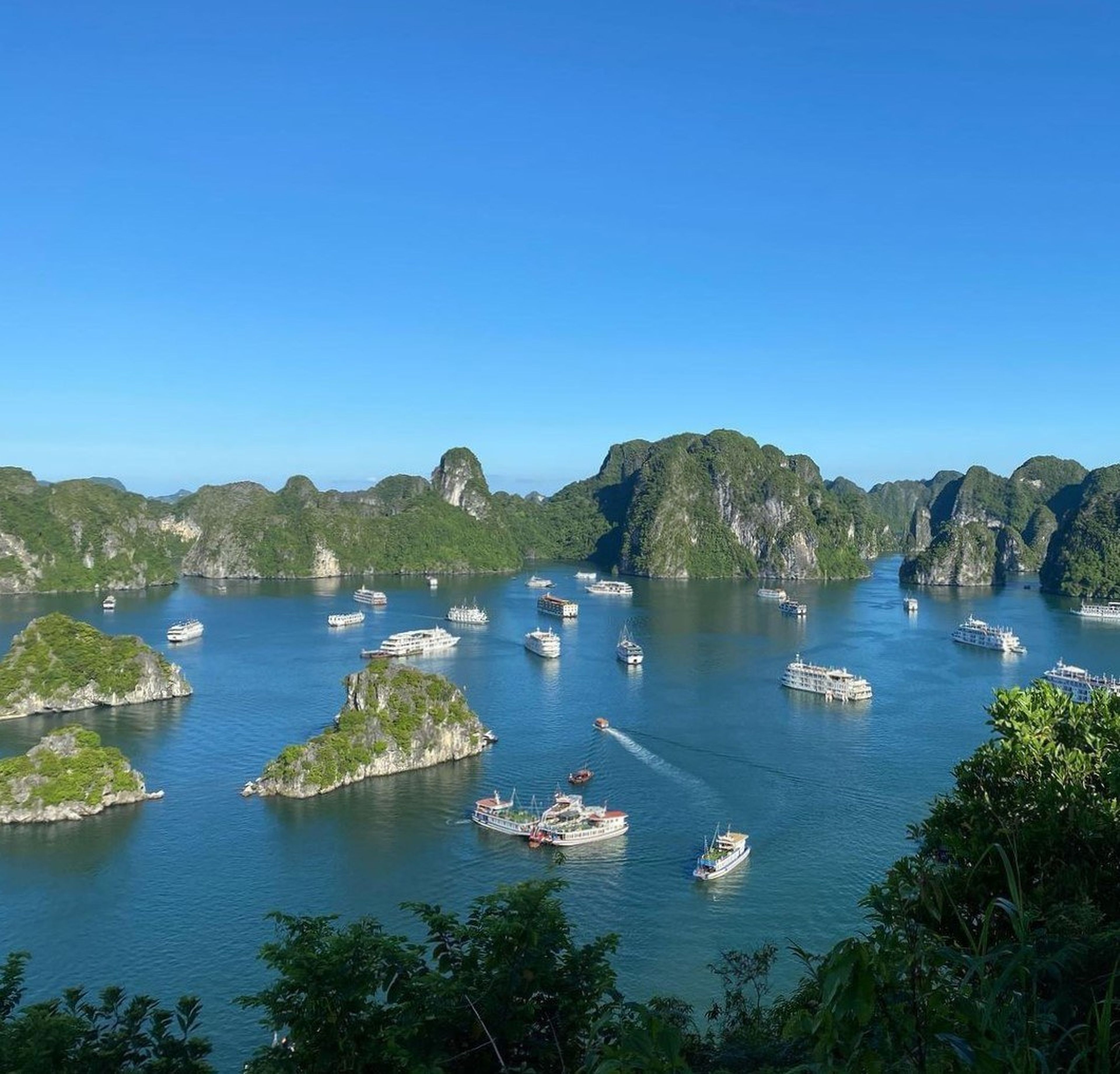 Thien Cung Cave – A hidden paradise in Ha Long Bay - Hình 1
