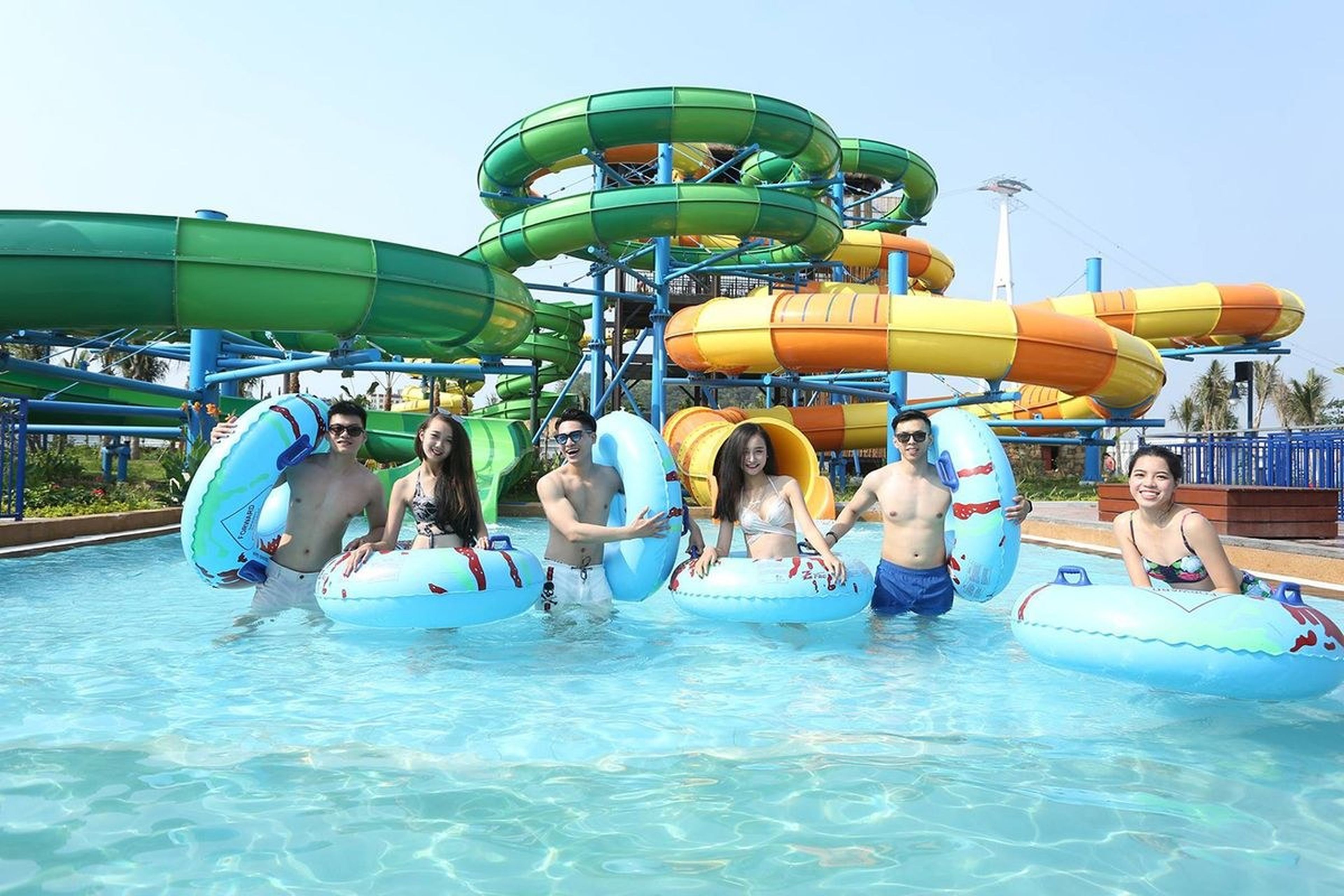 Vui hết nấc tại Typhoon Water Park, thổi bay cái nóng ngày hè Hạ Long - Hình 2