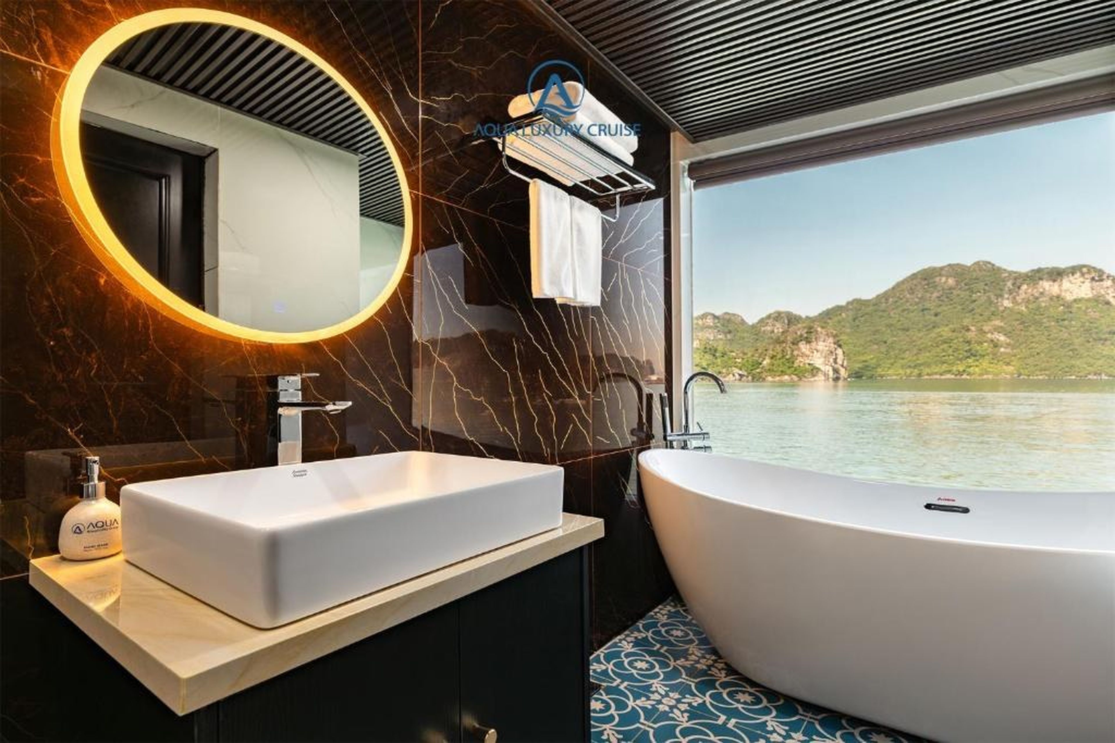 Aqua Luxury Cruise by AHG - Hình 16