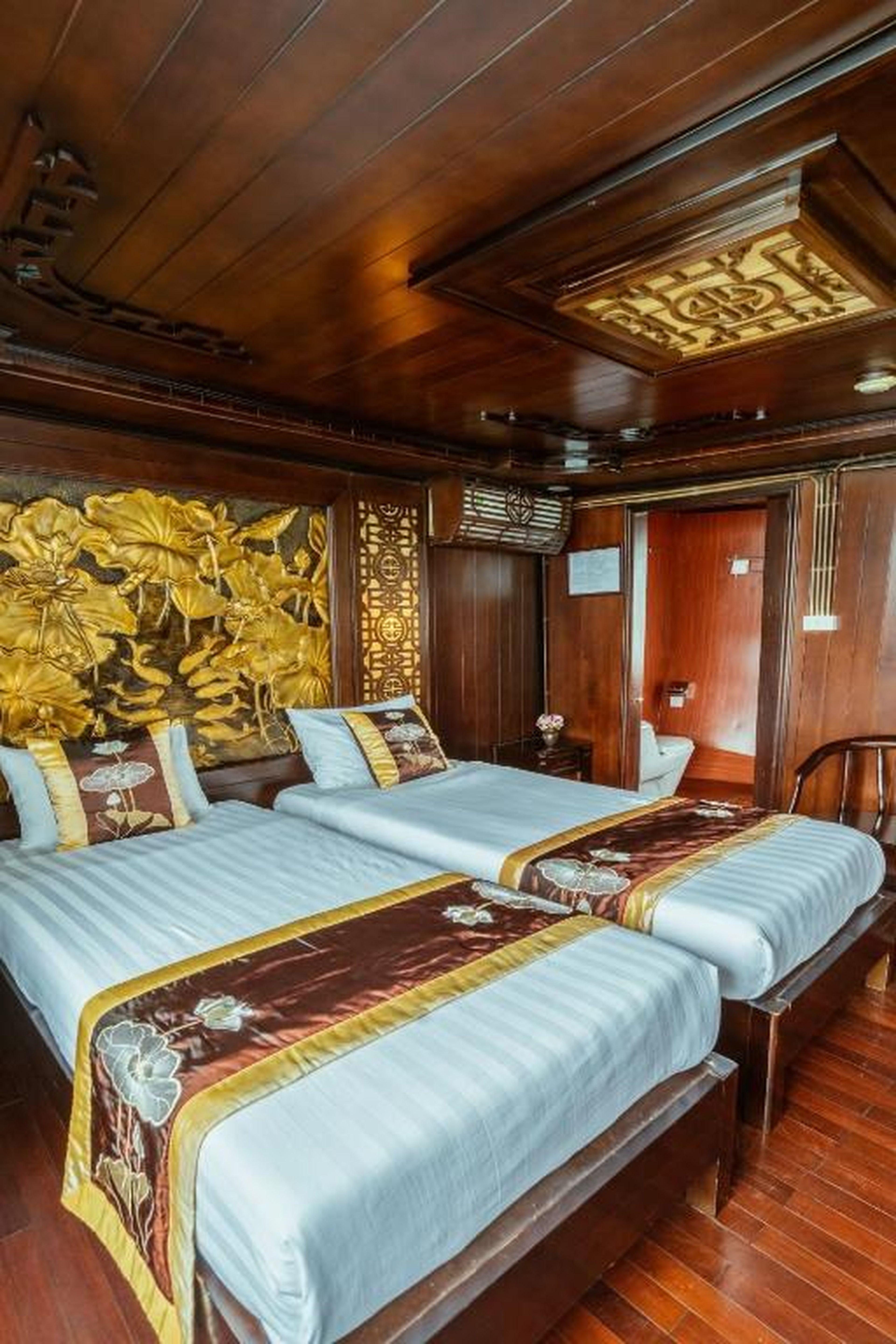 Renea Cruises Halong - Hình 31