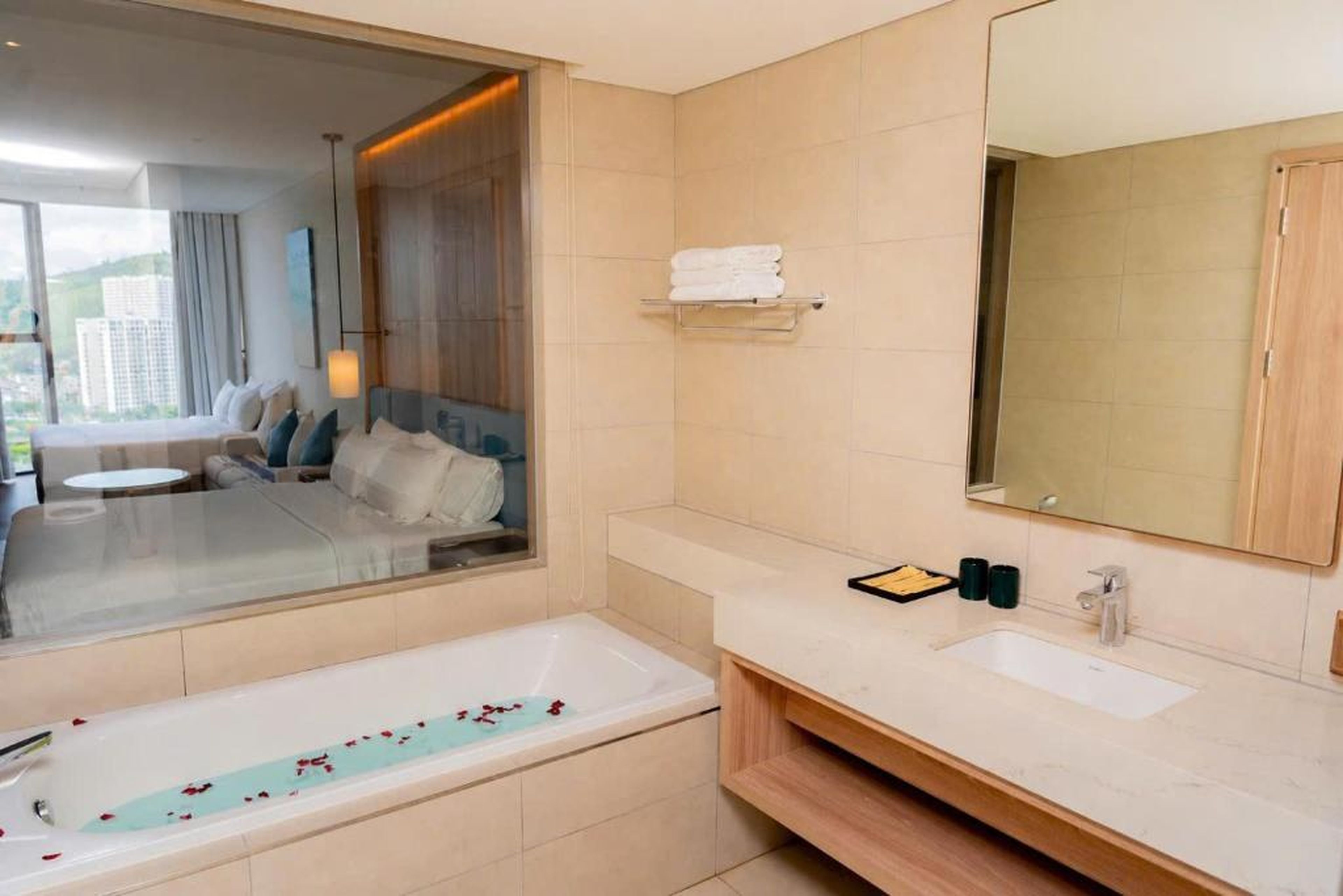 A La Carte Ha long Bay Apartment By JUNHOME - Hình 33
