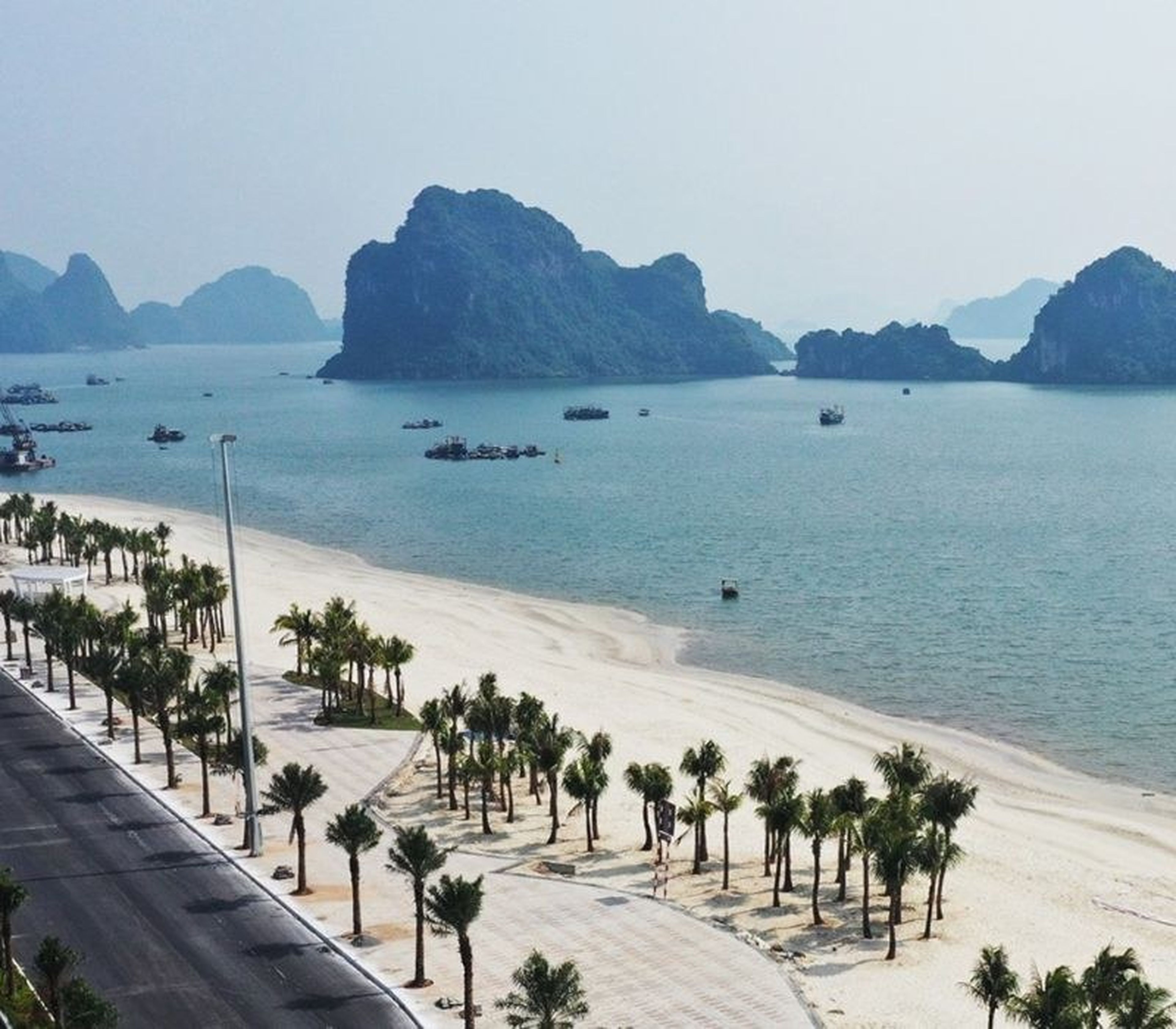 Cung đường bao biển Trần Quốc Nghiễn triệu đô đẹp nhất Hạ Long có gì? - Hình 4