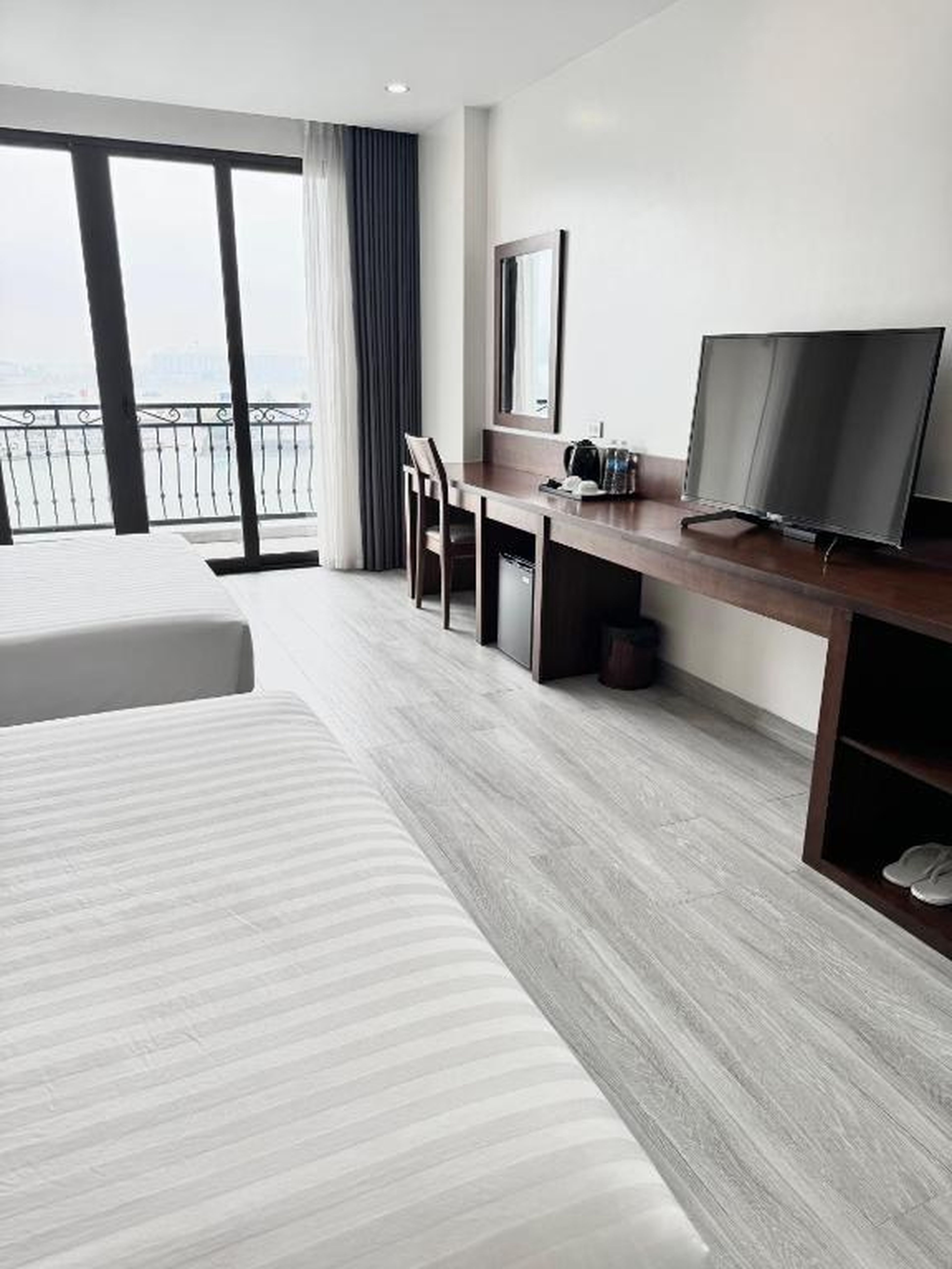Ha Long Bay TC Hotel - Hình 4