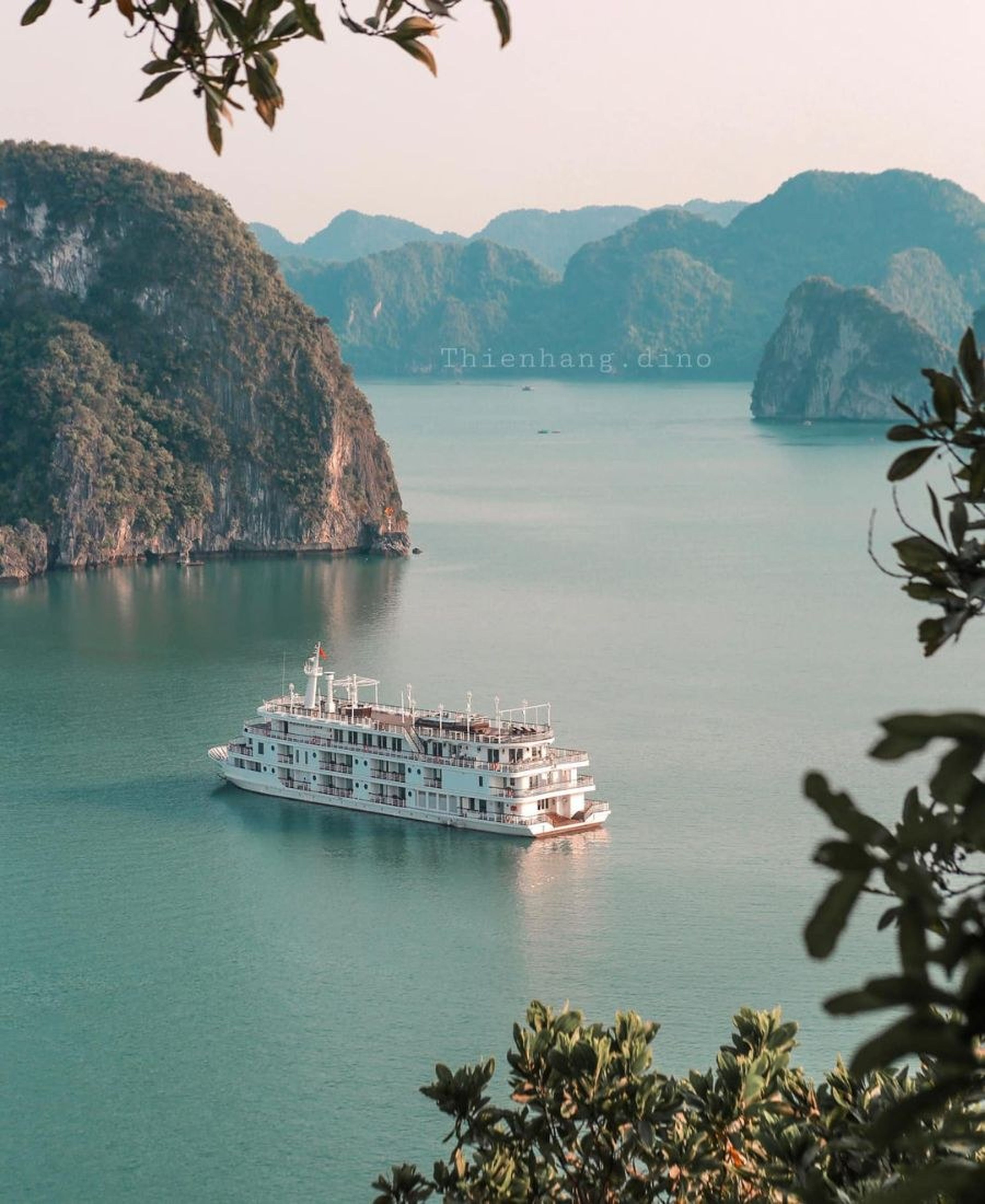 Khám phá Vịnh Hạ Long đẹp quên lối về cùng cô nàng Phan Hằng - Hình 4