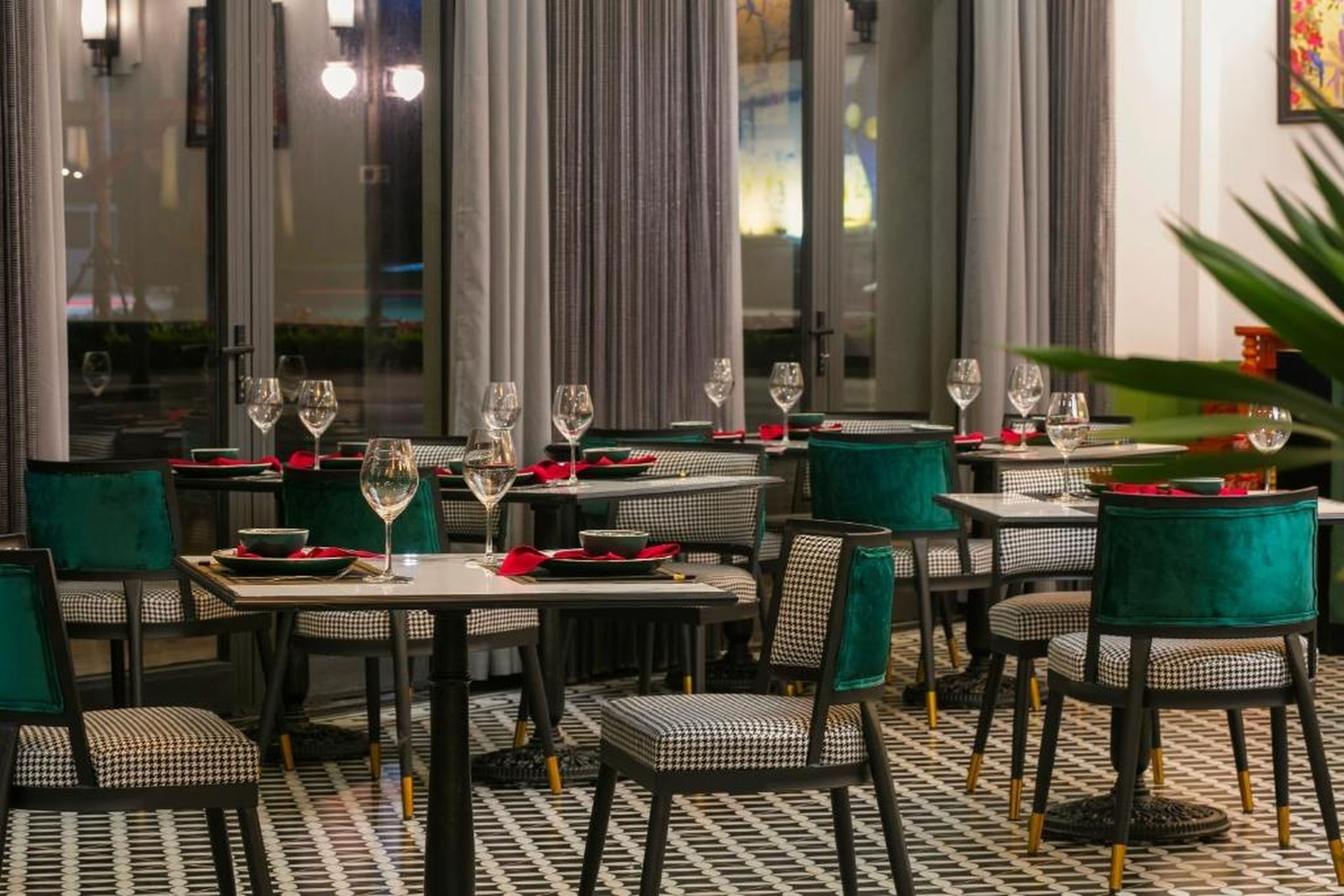 Elegant Boutique Hotel Ha Long - Hình 40