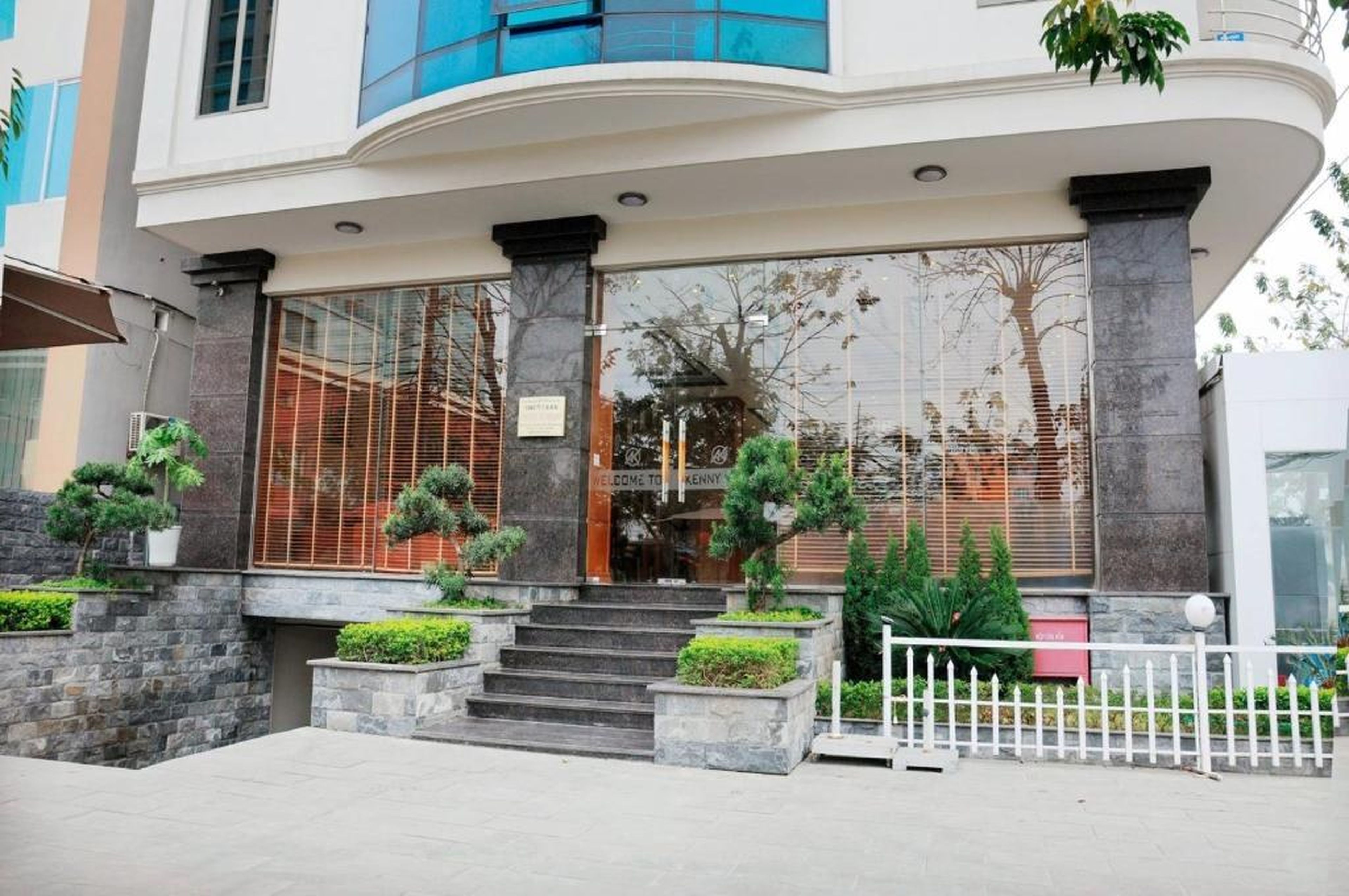 Kenny Hotel Ha Long - Hình 17