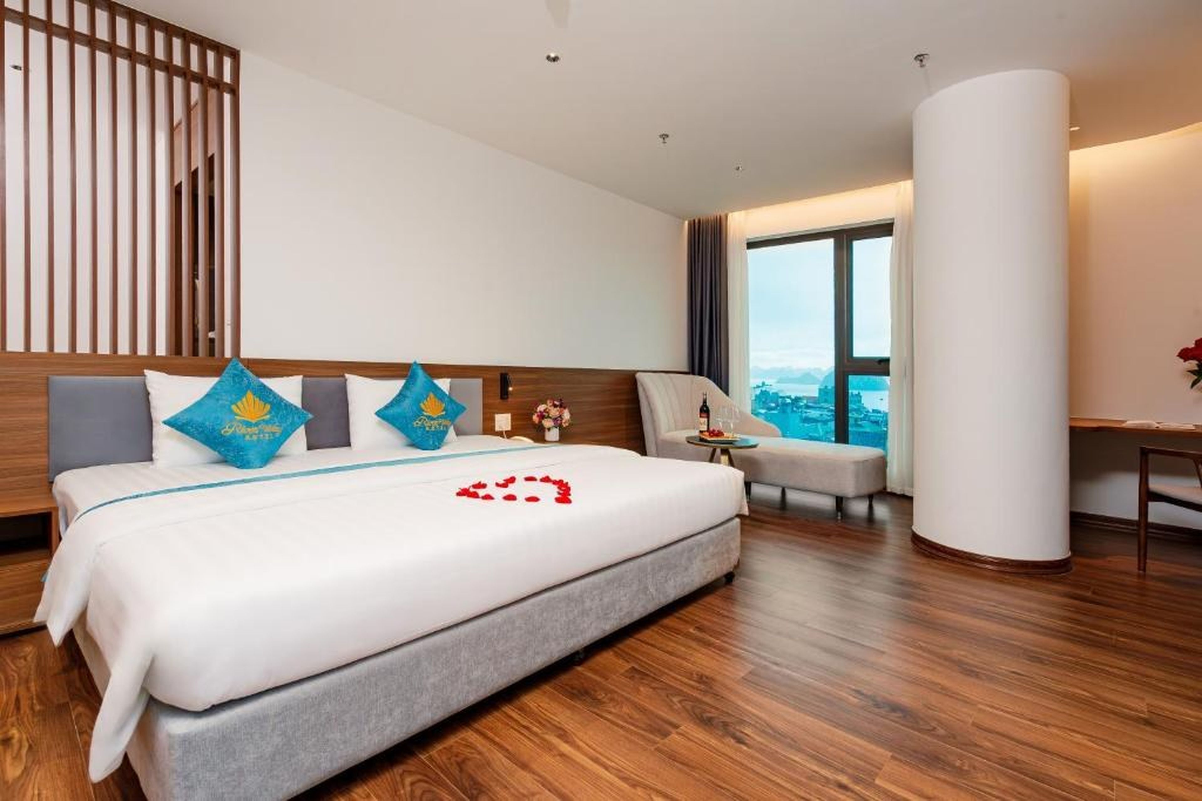 River Way Hotel Ha Long - 500m to Beach - Hình 27