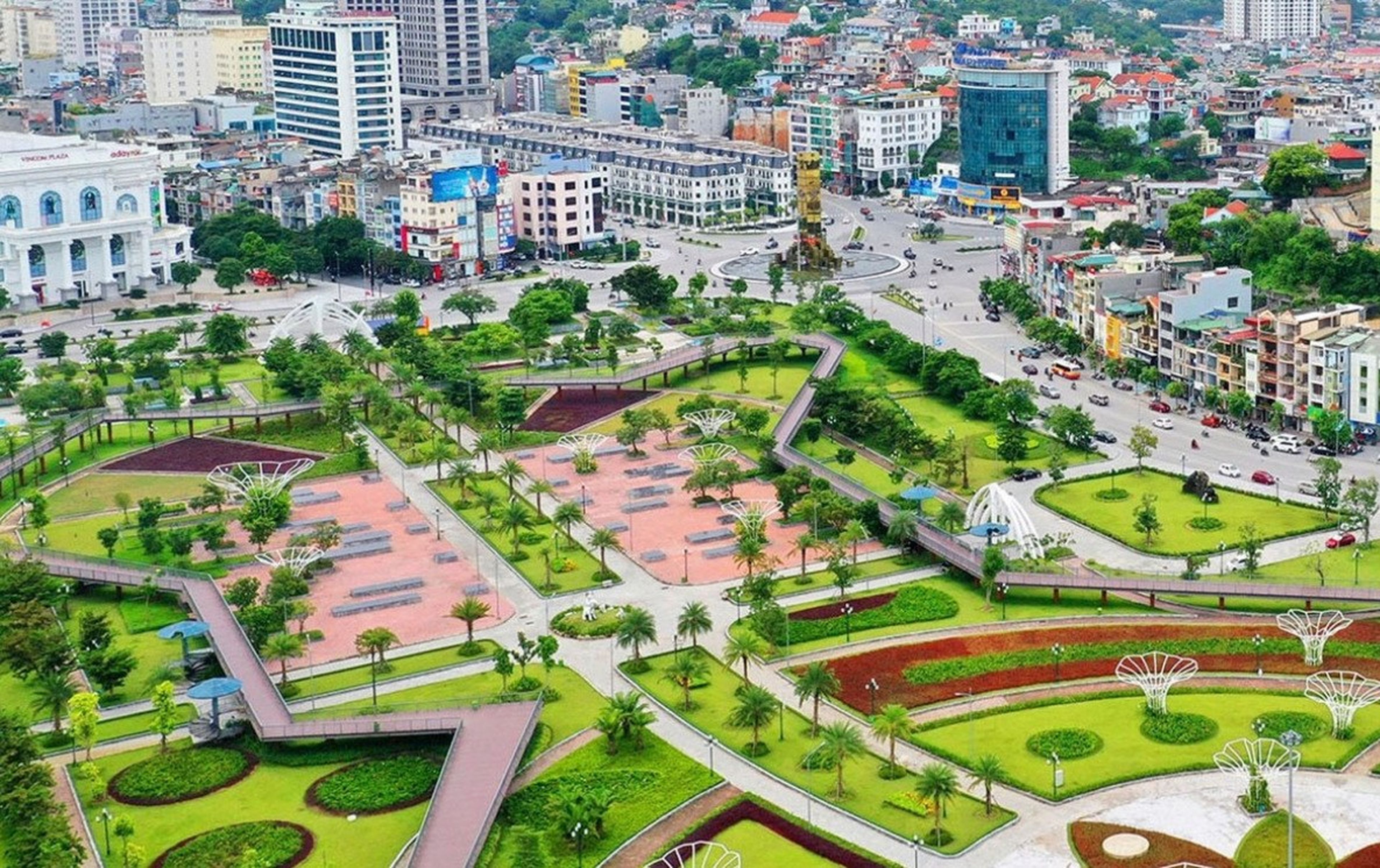 Ngỡ ngàng trước Công viên Hoa Hạ Long sở hữu kiến trúc siêu khủng - Hình 2