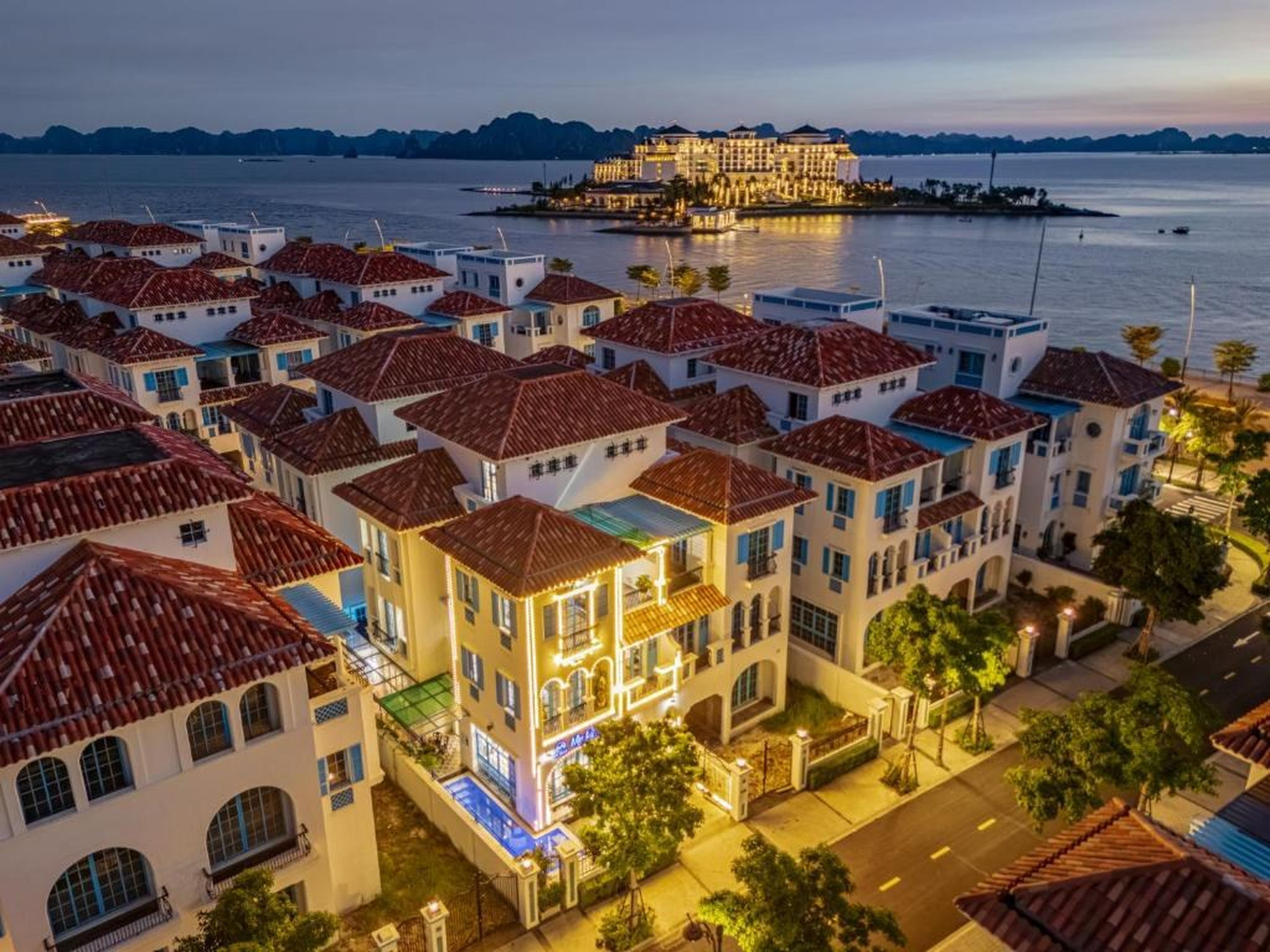 The Villas By Sun Grand City Feria Ha Long bay - Hình 29