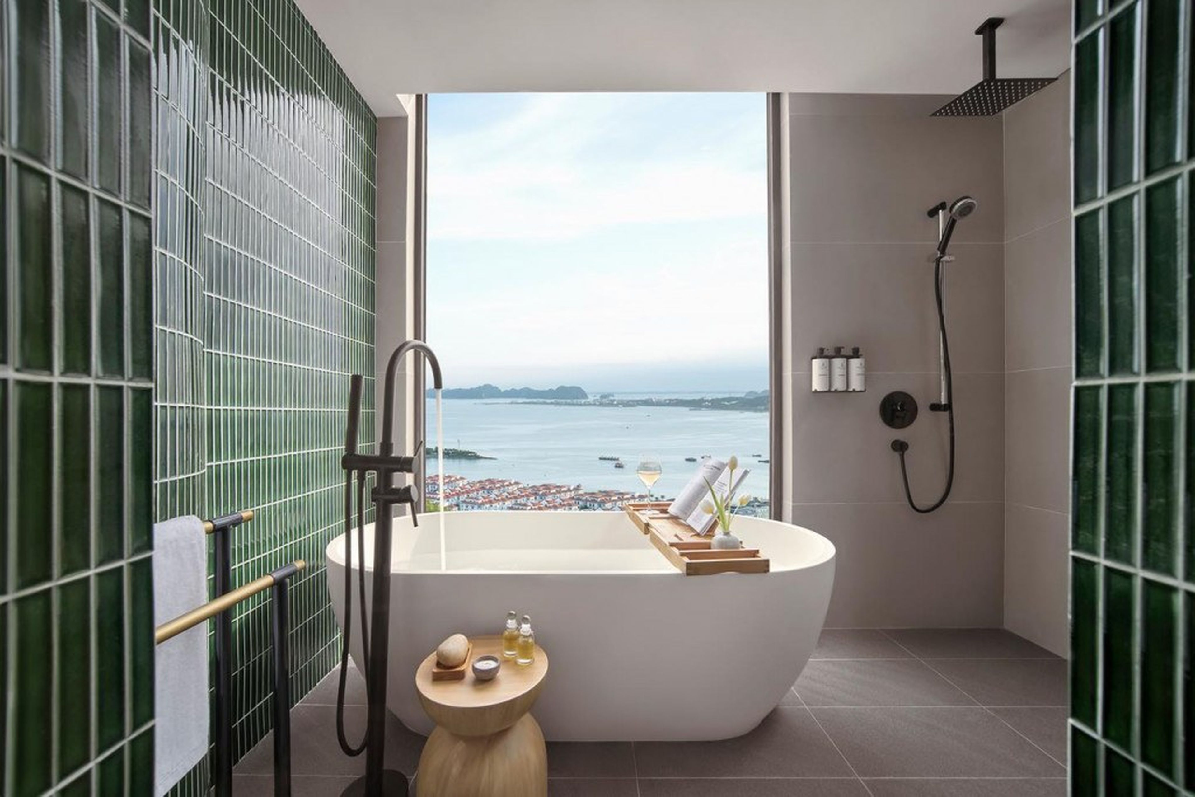 Vui Tết 2024 đong đầy yêu thương tại 5 khách sạn Hạ Long cao cấp giá tốt nhất ở iVIVU - Hình 16