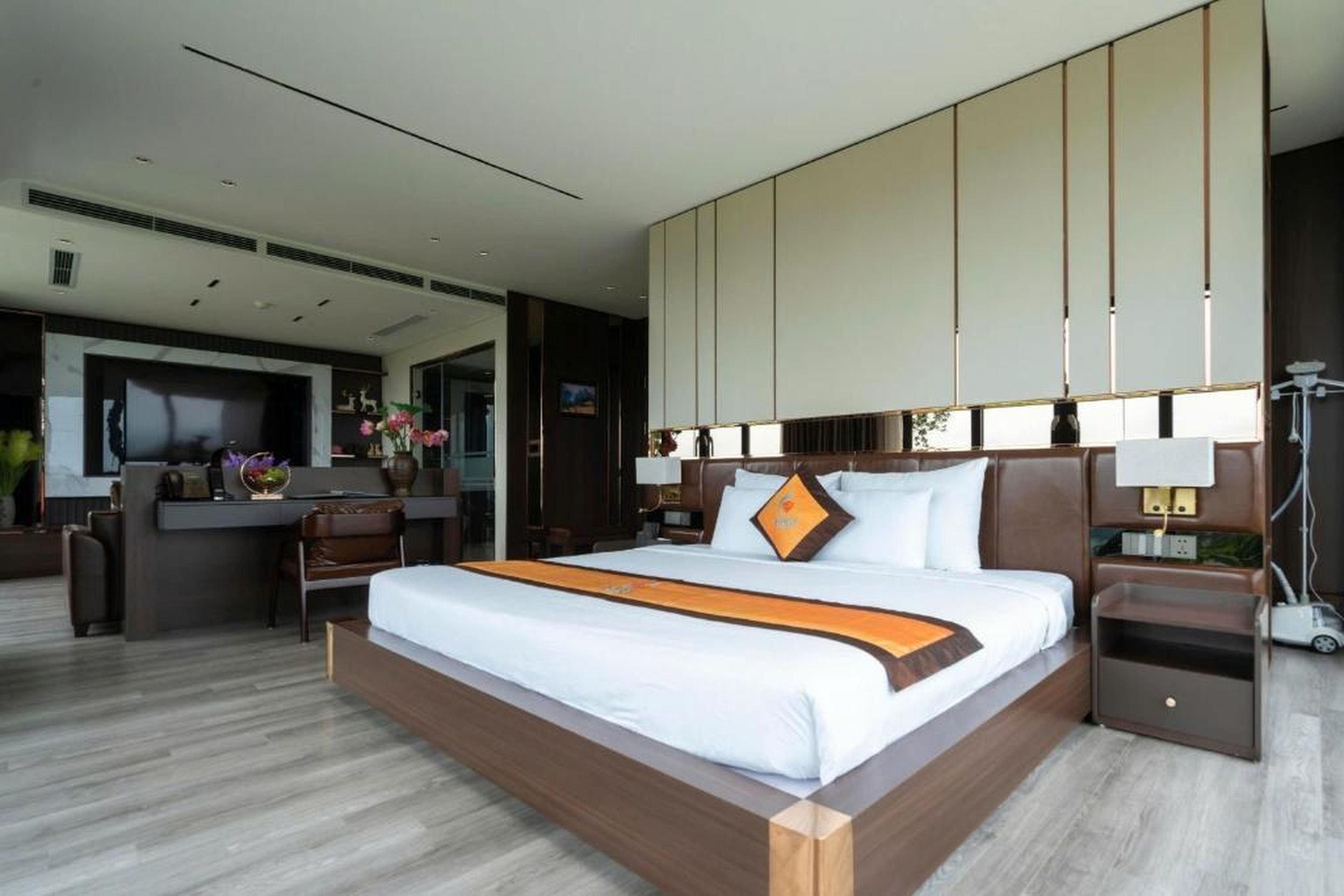 Ruby Hotel Van Don - Hình 11