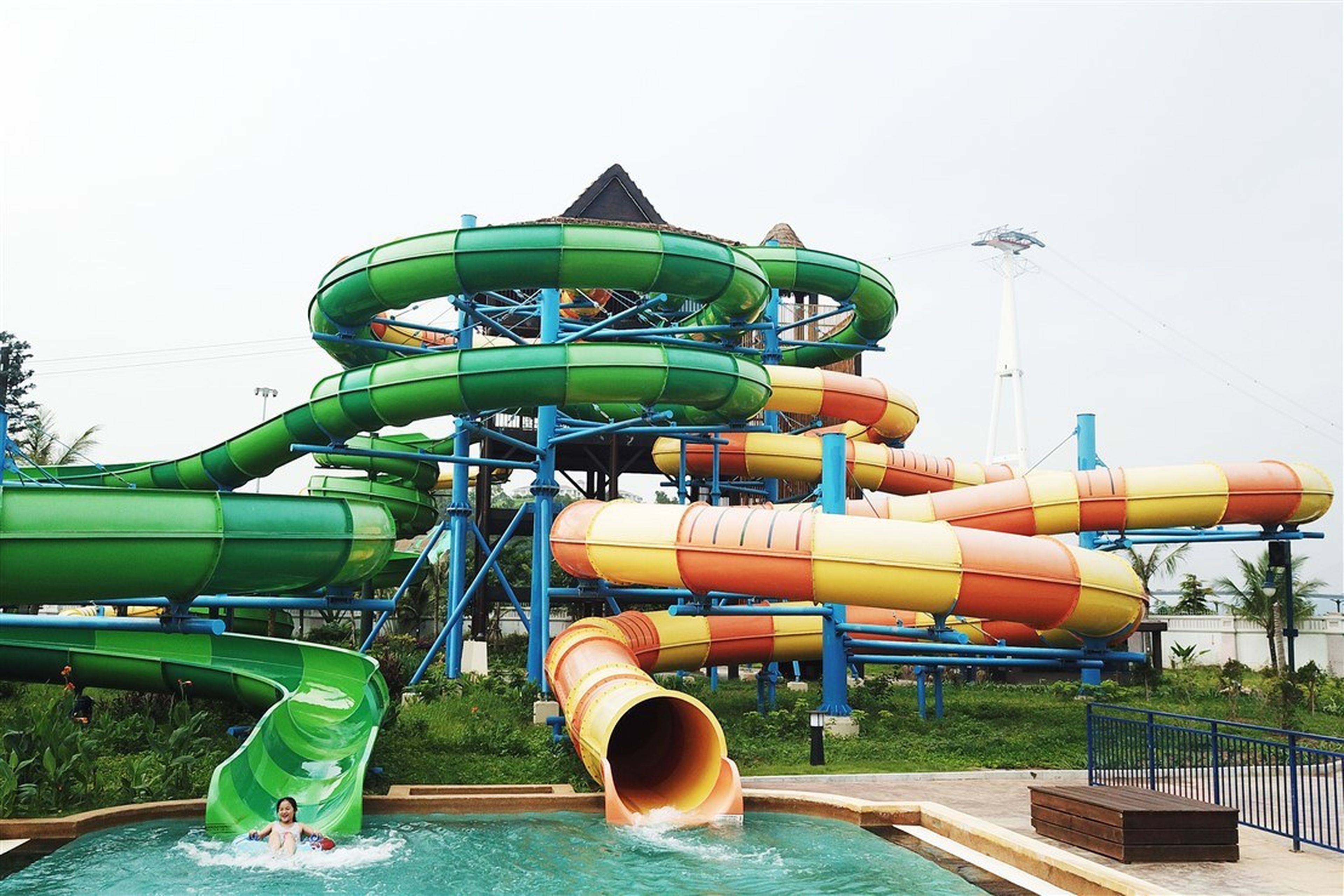 Vui hết nấc tại Typhoon Water Park, thổi bay cái nóng ngày hè Hạ Long - Hình 1