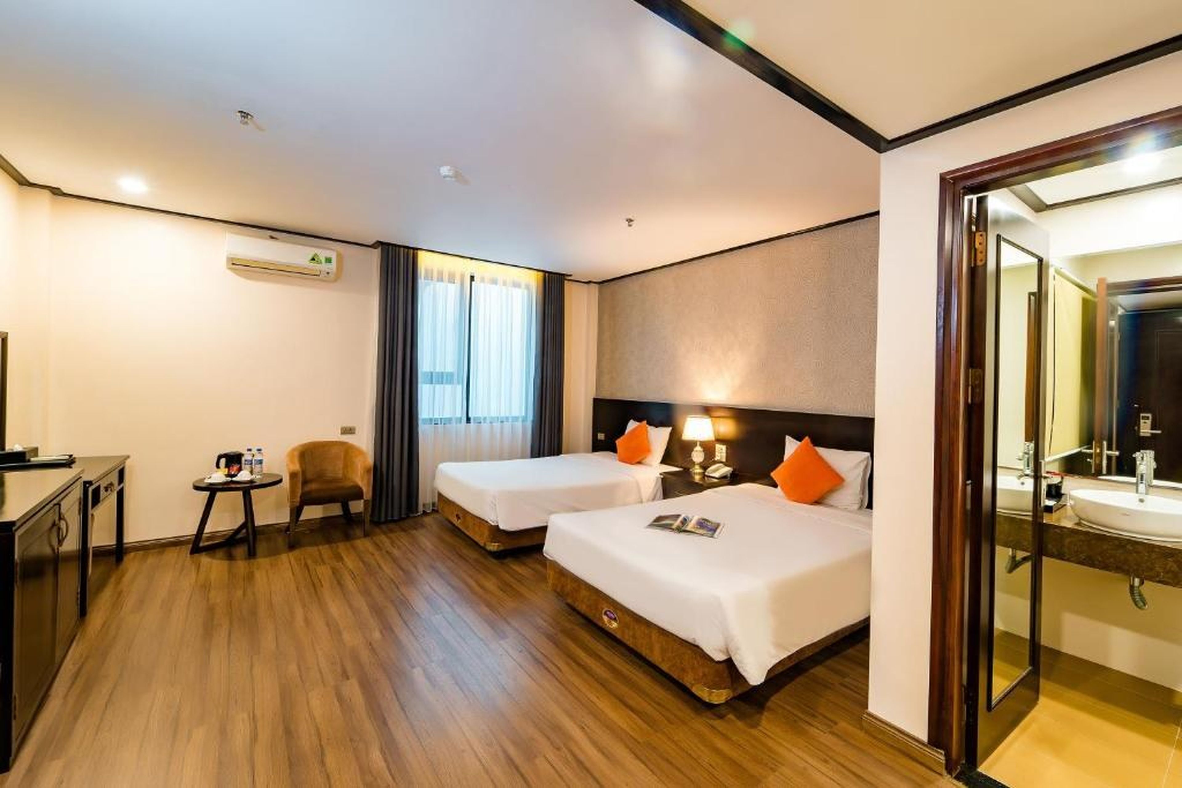 The One Ha Long Hotel - Hình 48